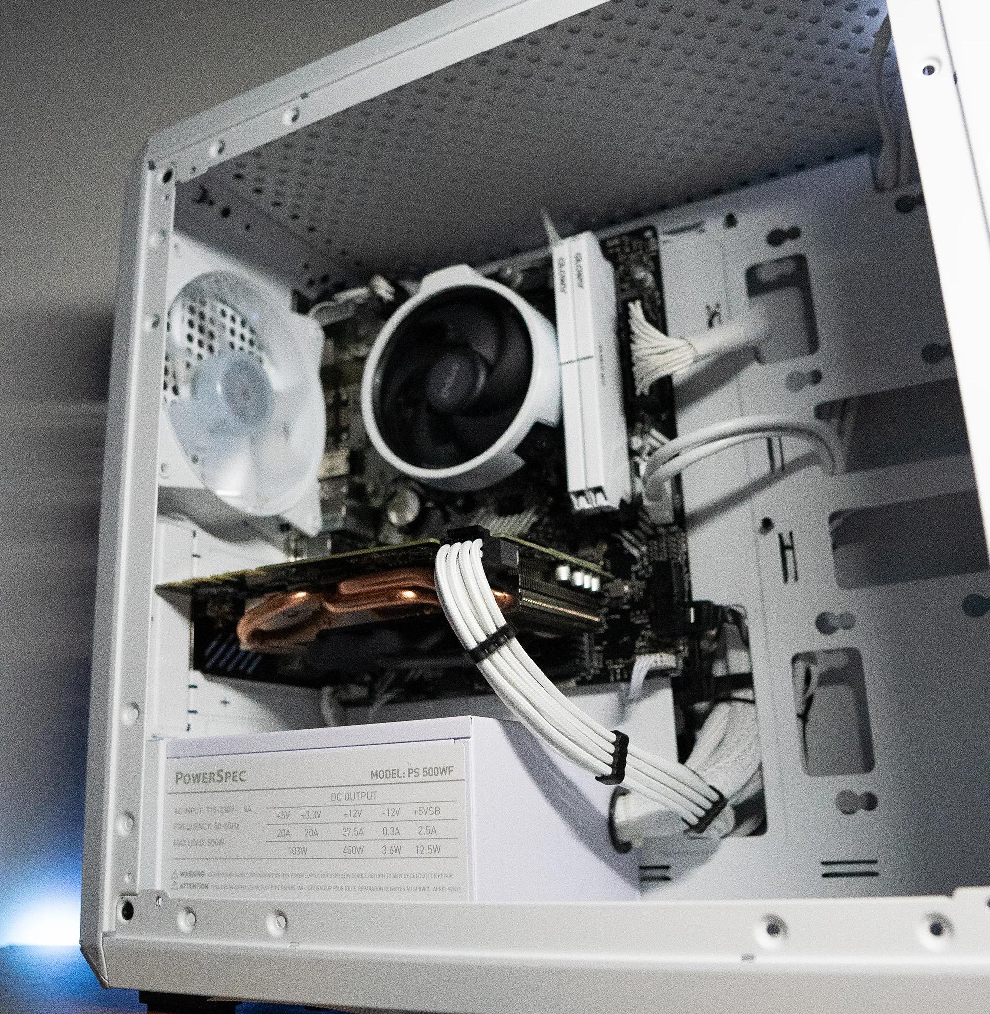 🌨🌨 | GTX 1080 8GB | RYZEN 5 1600X | 16GB DDR4 RAM | 2TB | Arctic Chill