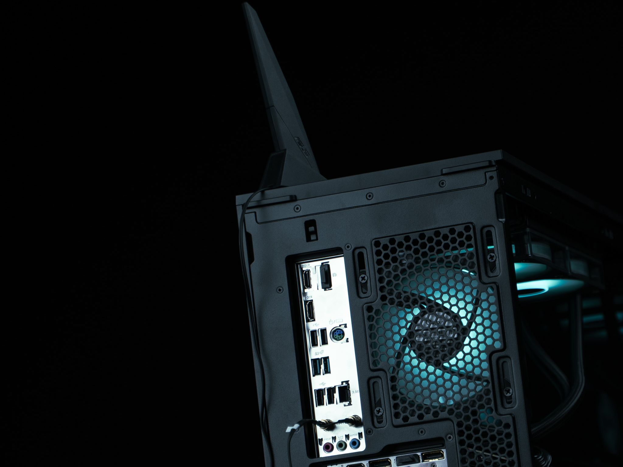 \ NV-00 / RTX 5070 Intel Core i5 14600KF 1TB 32GB DDR5 Windows 11 Gaming PC