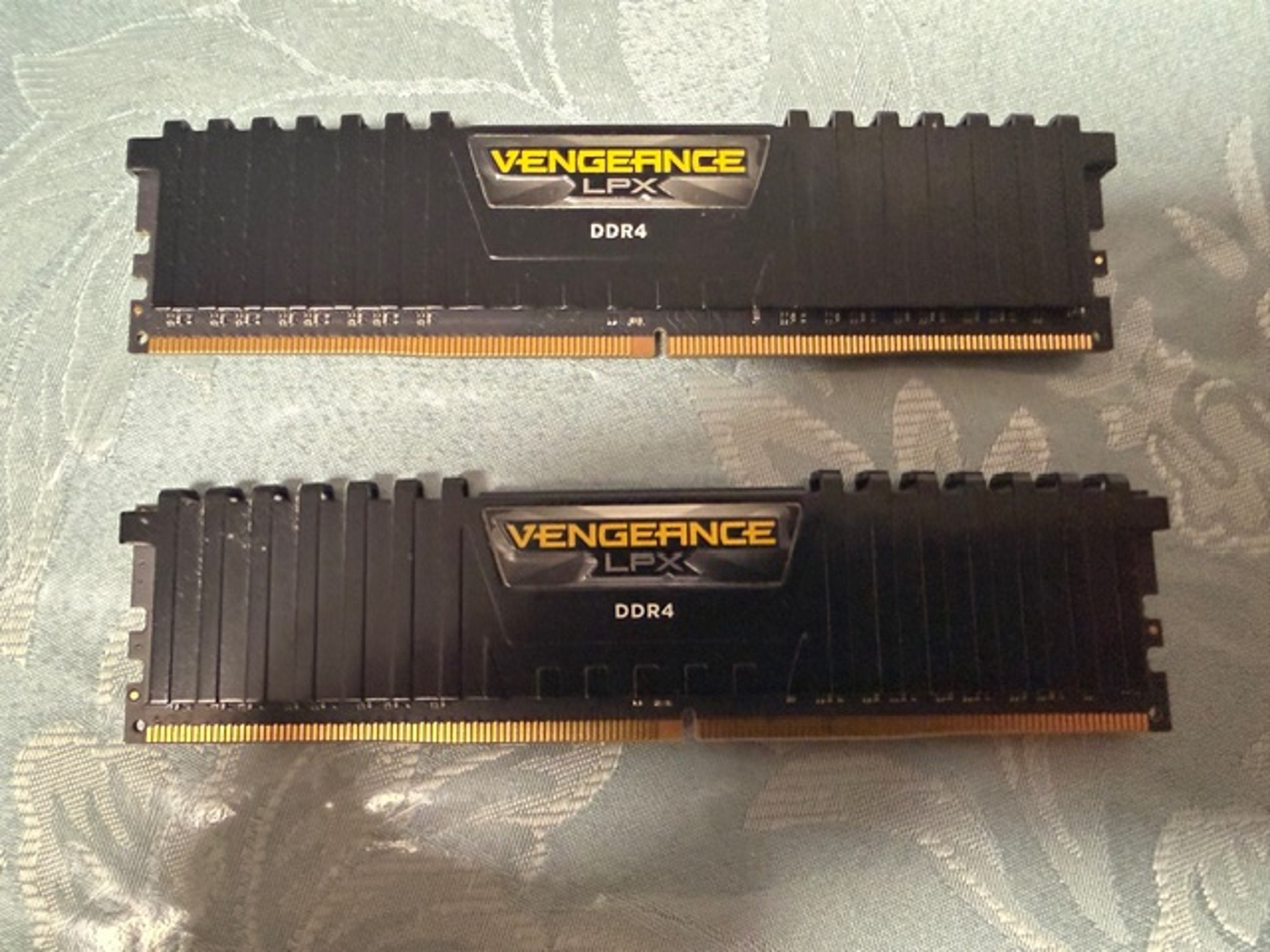 Corsair Vengeance 16 GB (2x 8GB) LPX DDR4 Ram 3200 MHz CL16-18-18-36 1.35V Desktop Memory