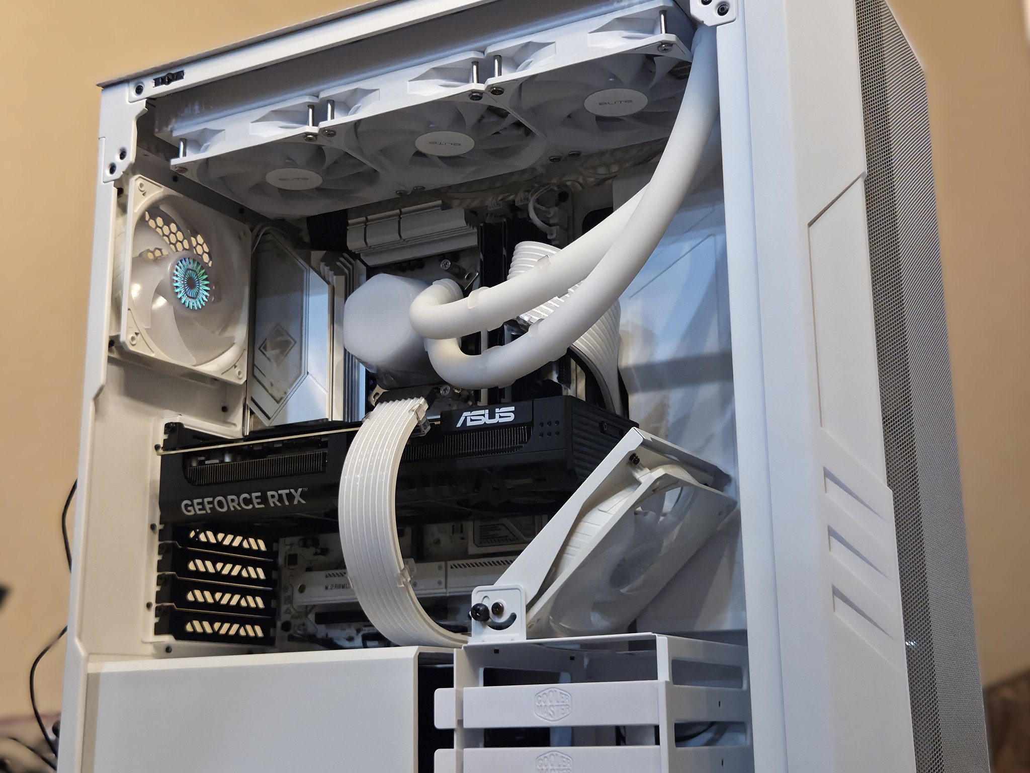 Stormtrooper!⚪⚫ 5070 Ti | 7800X3D | 32GB DDR5 | 2TB Gen4 NVMe