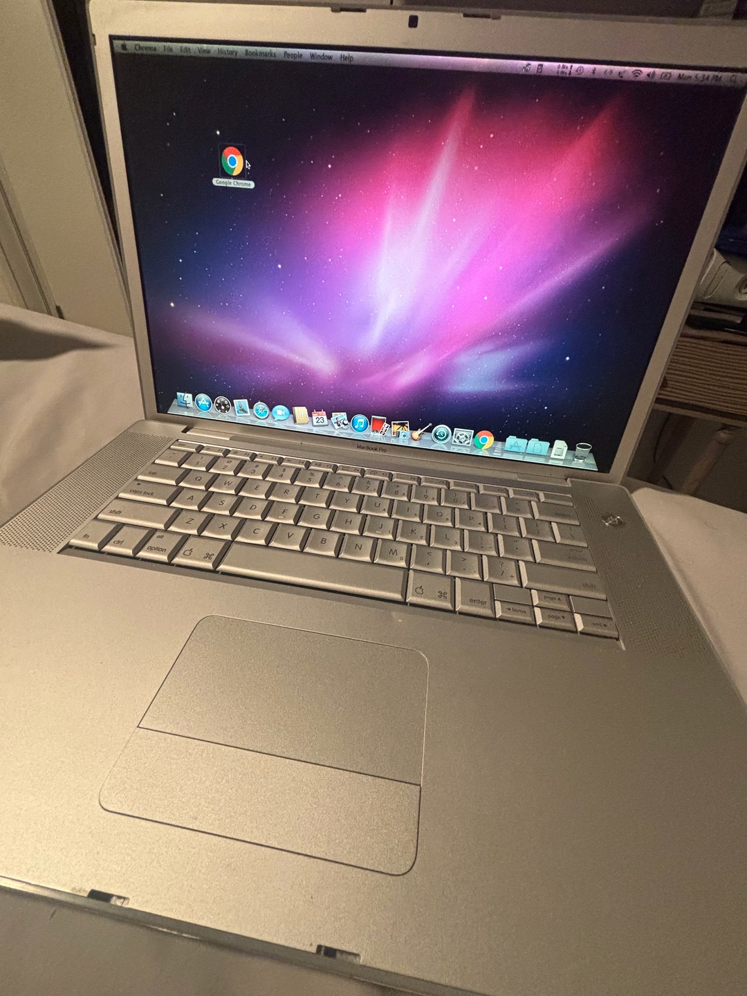 Apple MacBook Pro | Jawa