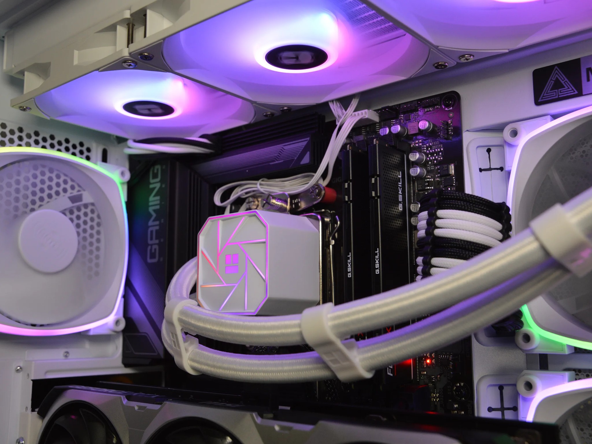🌨️🌨️| RTX 4070 Ti 12GB| Ryzen 7 7700X | 32 GB DDR5 RAM | 2TB GEN 4 NVME SSD | Snow Cloud |
