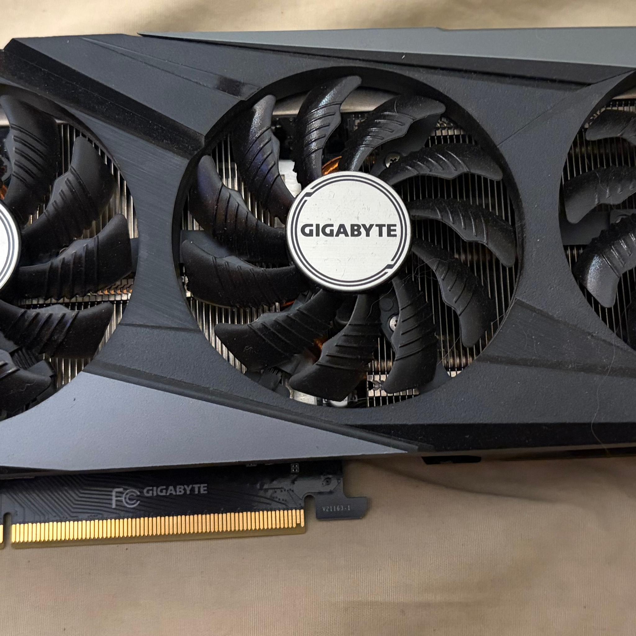 GIGABYTE - NVIDIA GeForce RTX 3060 12GB GDDR6 PCI Express 4.0 Graphics Card - Black