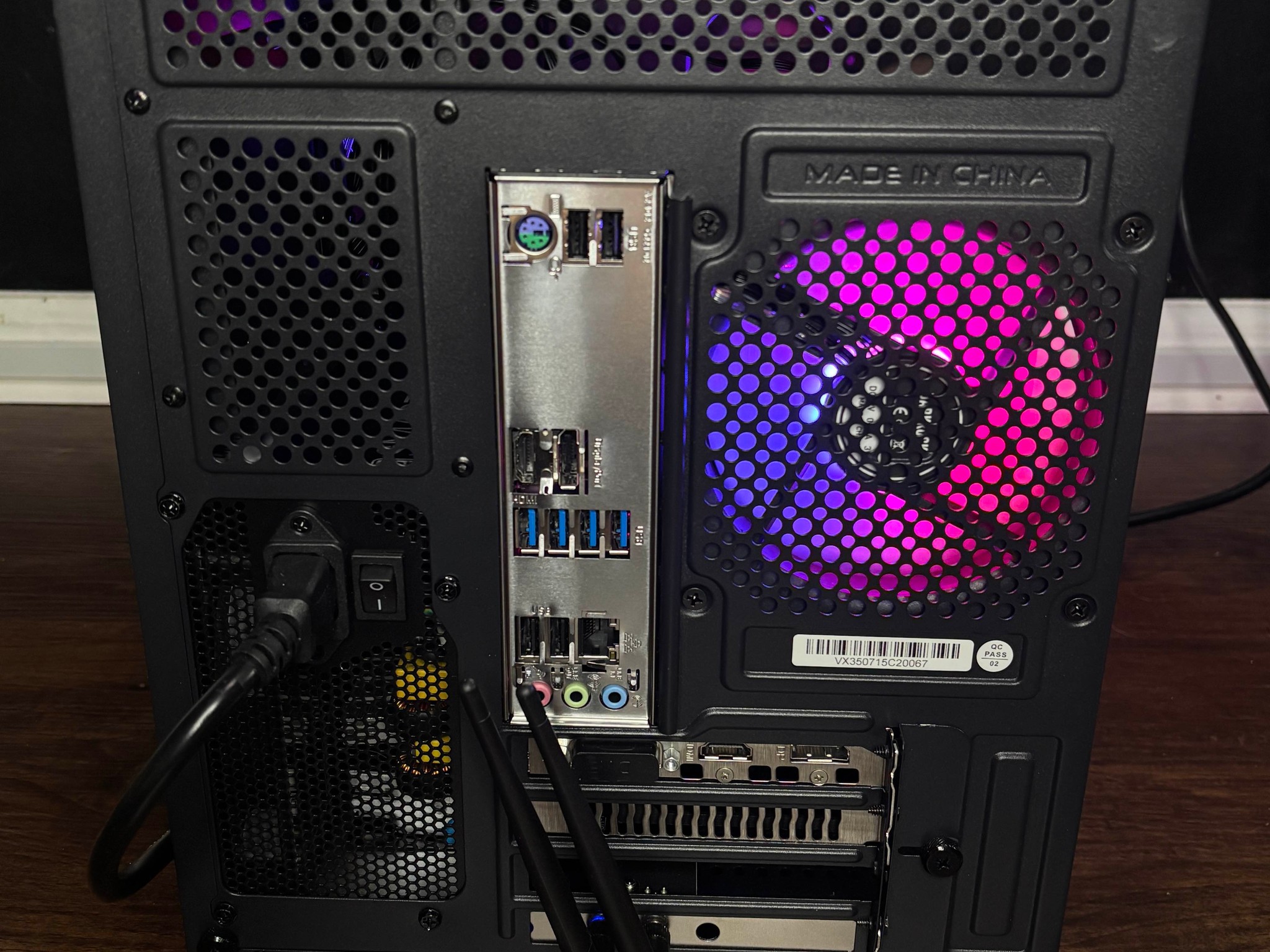 Black Gaming PC (GTX 1660 Super 6GB +AMD Ryzen 5 2600X + 16GB DDR4 + SSD)