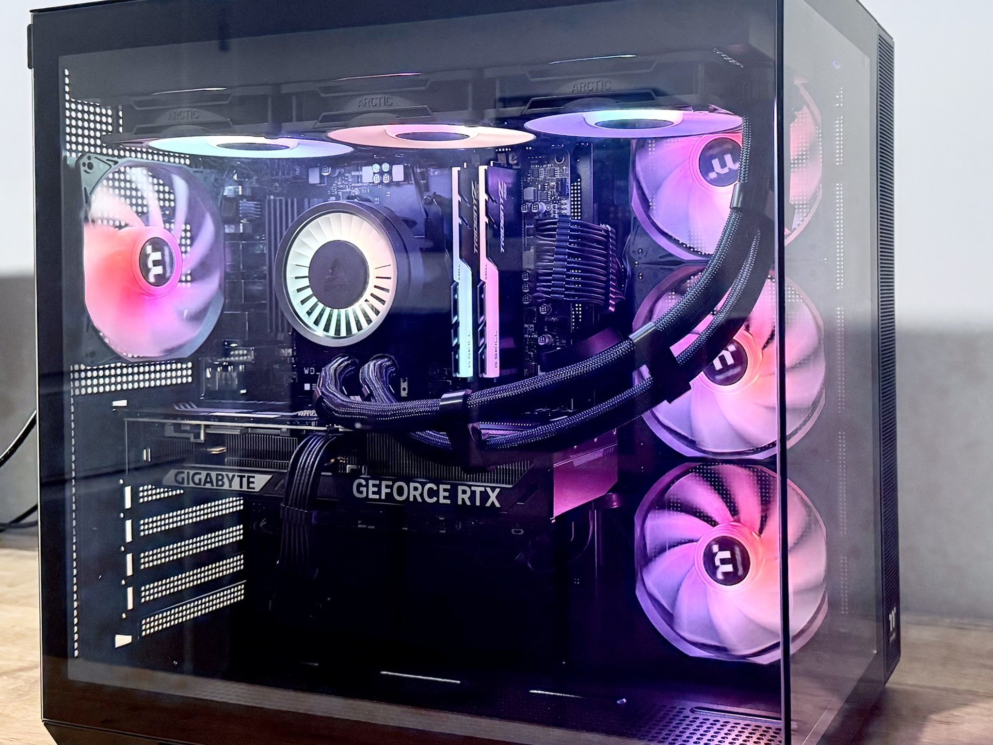 Thermaltake 380 GeForce RTX 5070 OC 12GB