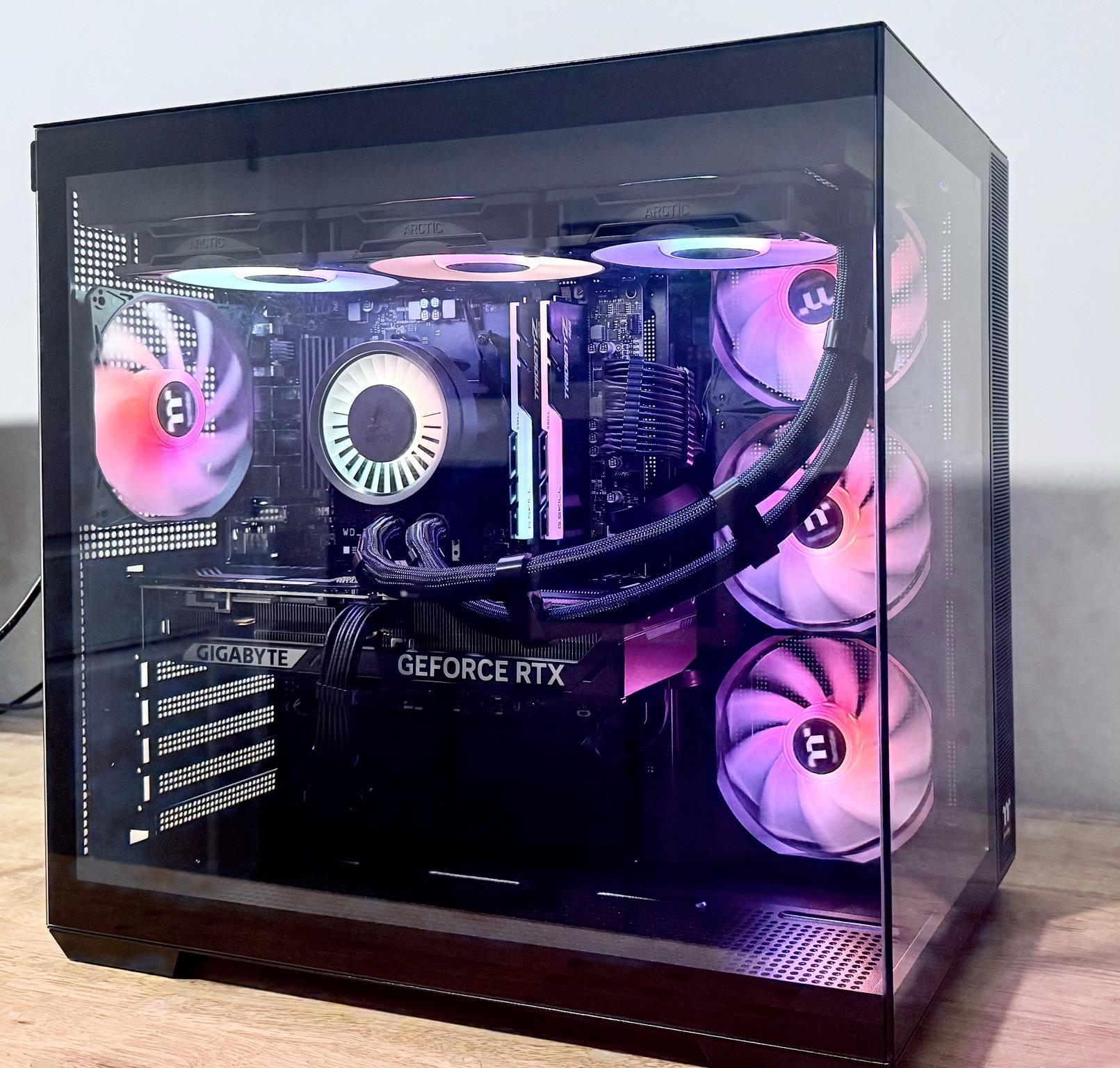 Thermaltake 380 RTX 5070 OC 12GB