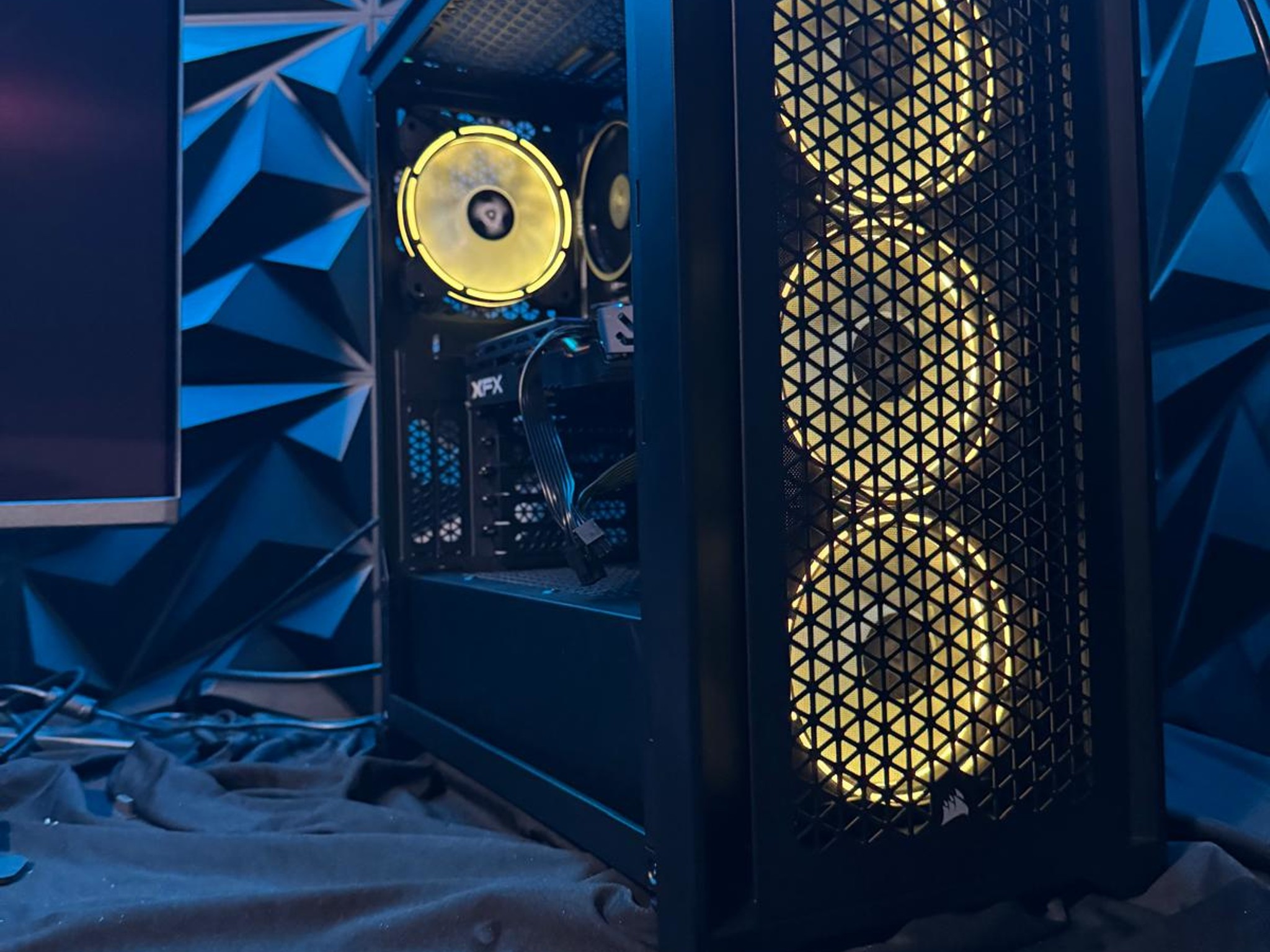 💰 Budget Baddie 580 💀🔥 Ryzen 2600| RX 580| 16 GB DDR4 |1.75 TB Storage