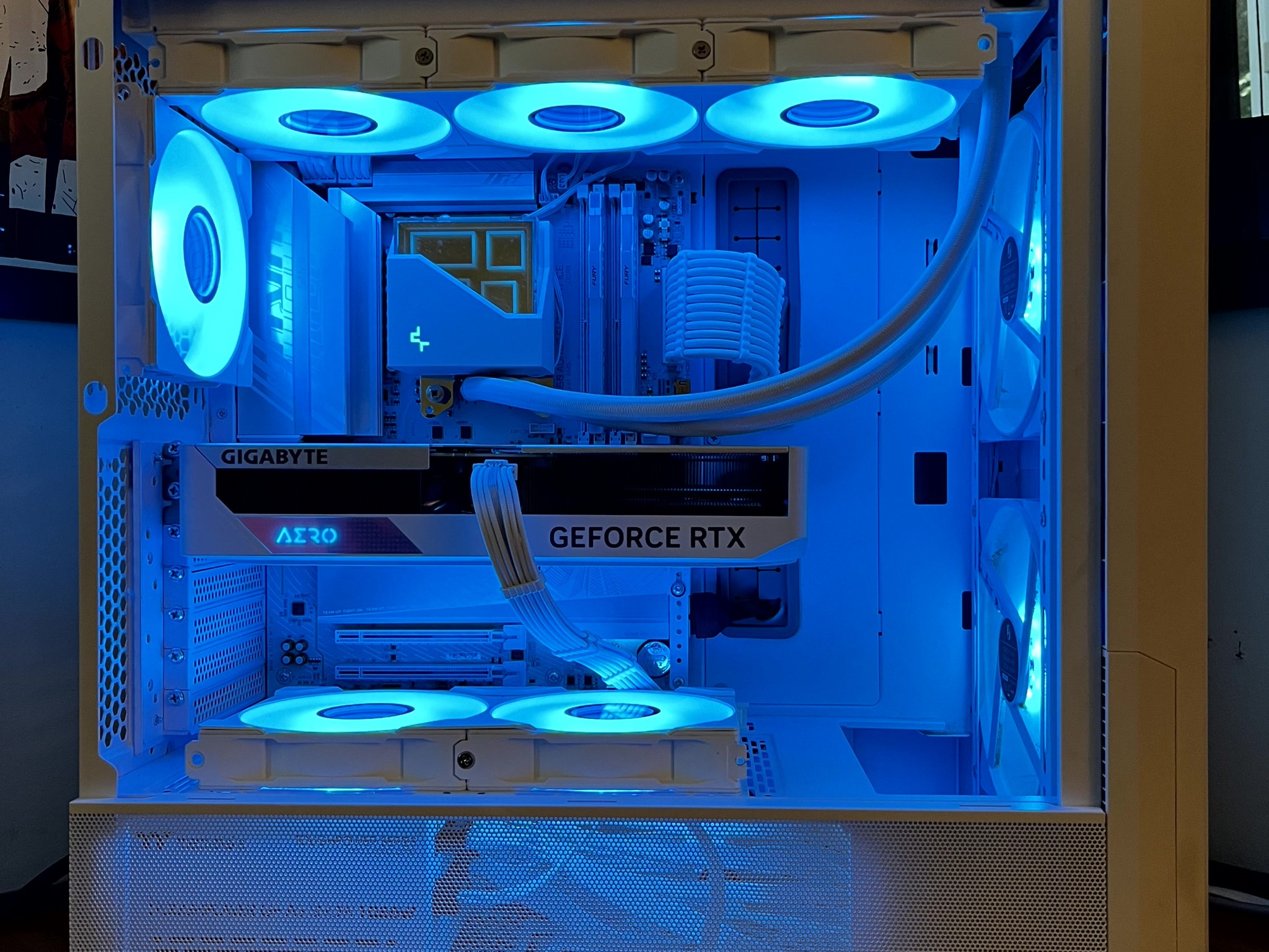 Arctic Wolf - Ryzen 7 7800X3d | Nvidia 4070 OC 12GB | 32GB @6000 MT/sec | 4TB NVME | 1000W Gold PSU