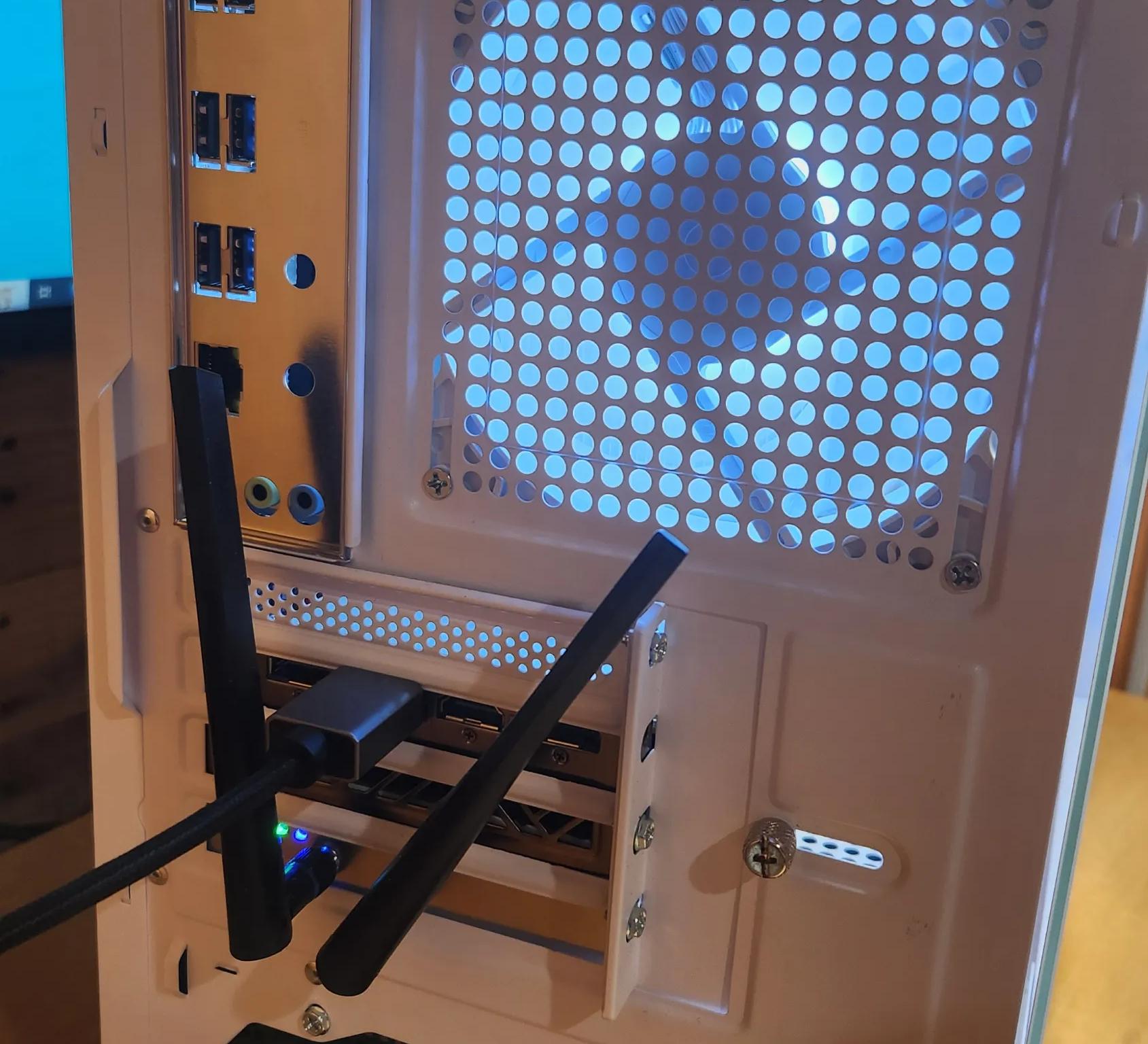 WHITE GAMING PC RX 7600, i7-6850k, 32GB RAM, 512GB SSD
