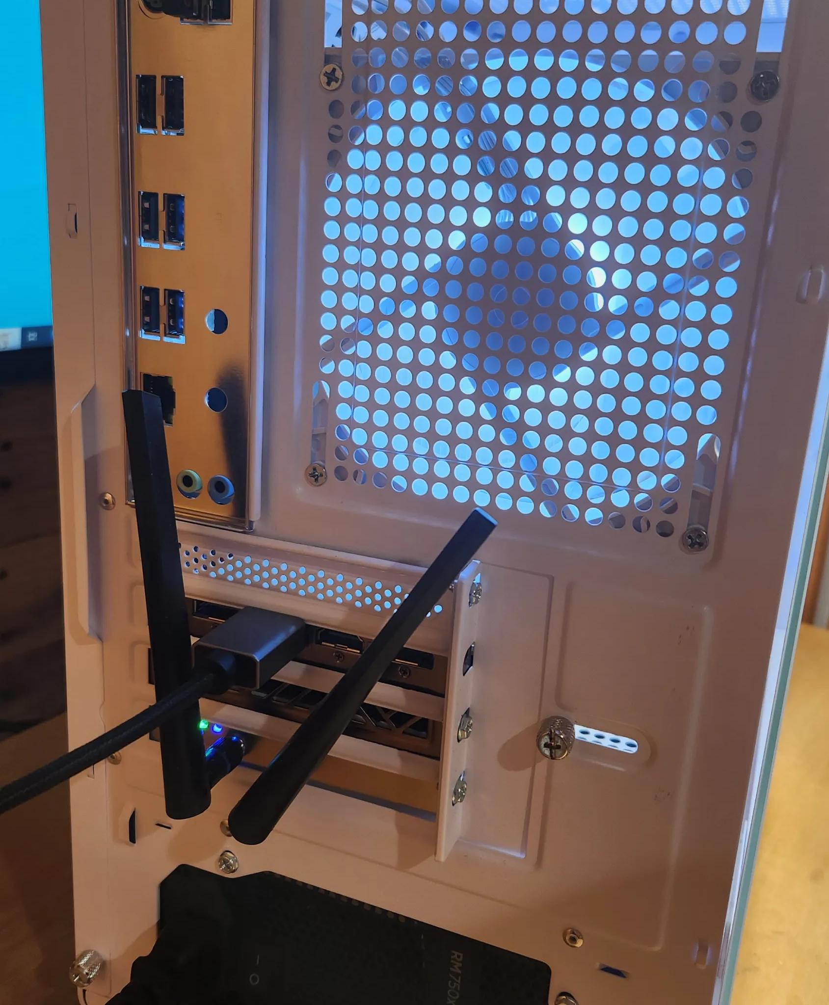 WHITE GAMING PC RX 7600, i7-6850k, 32GB RAM, 512GB SSD