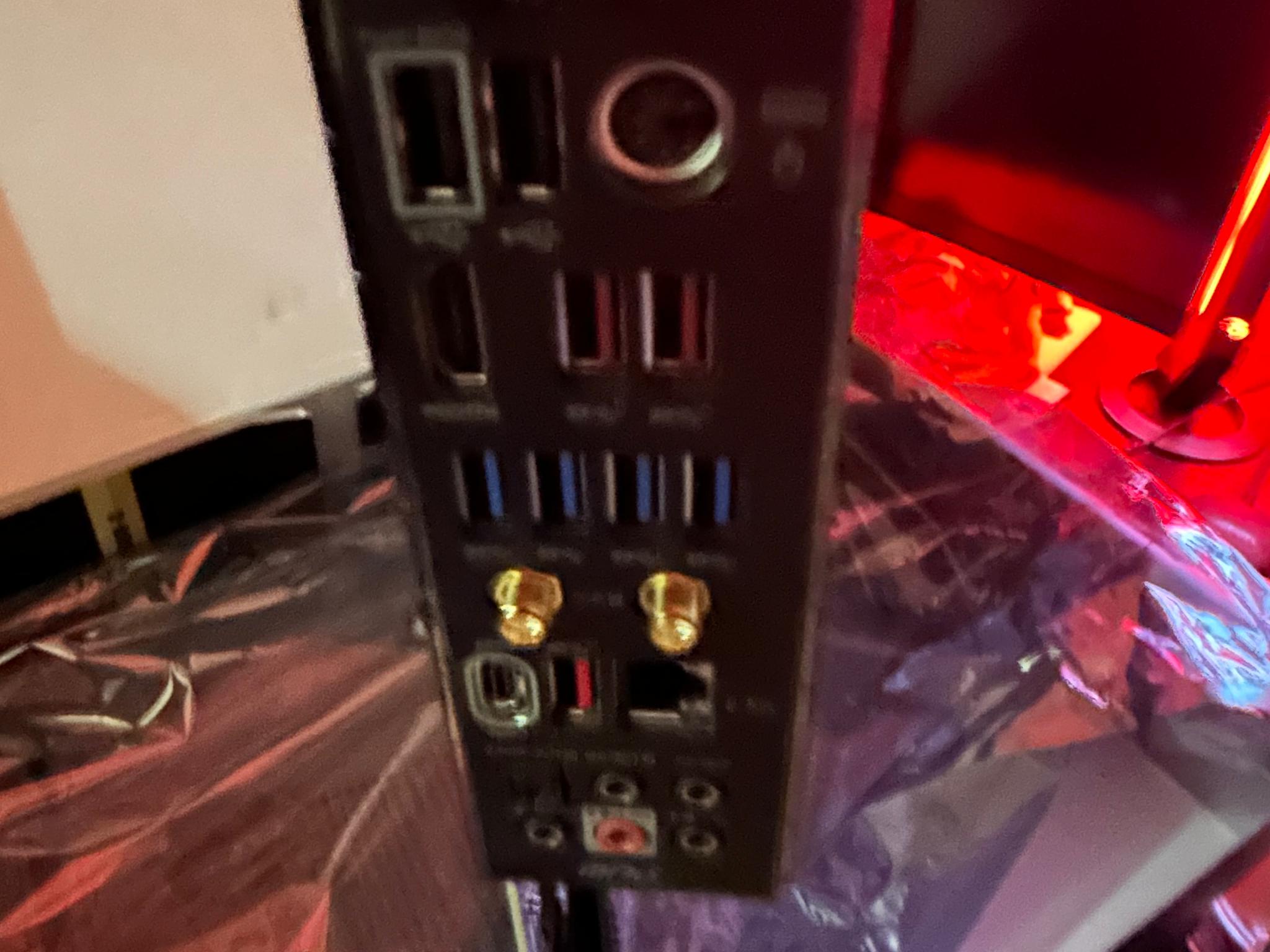 Black MSI X570s Carbon Wifi