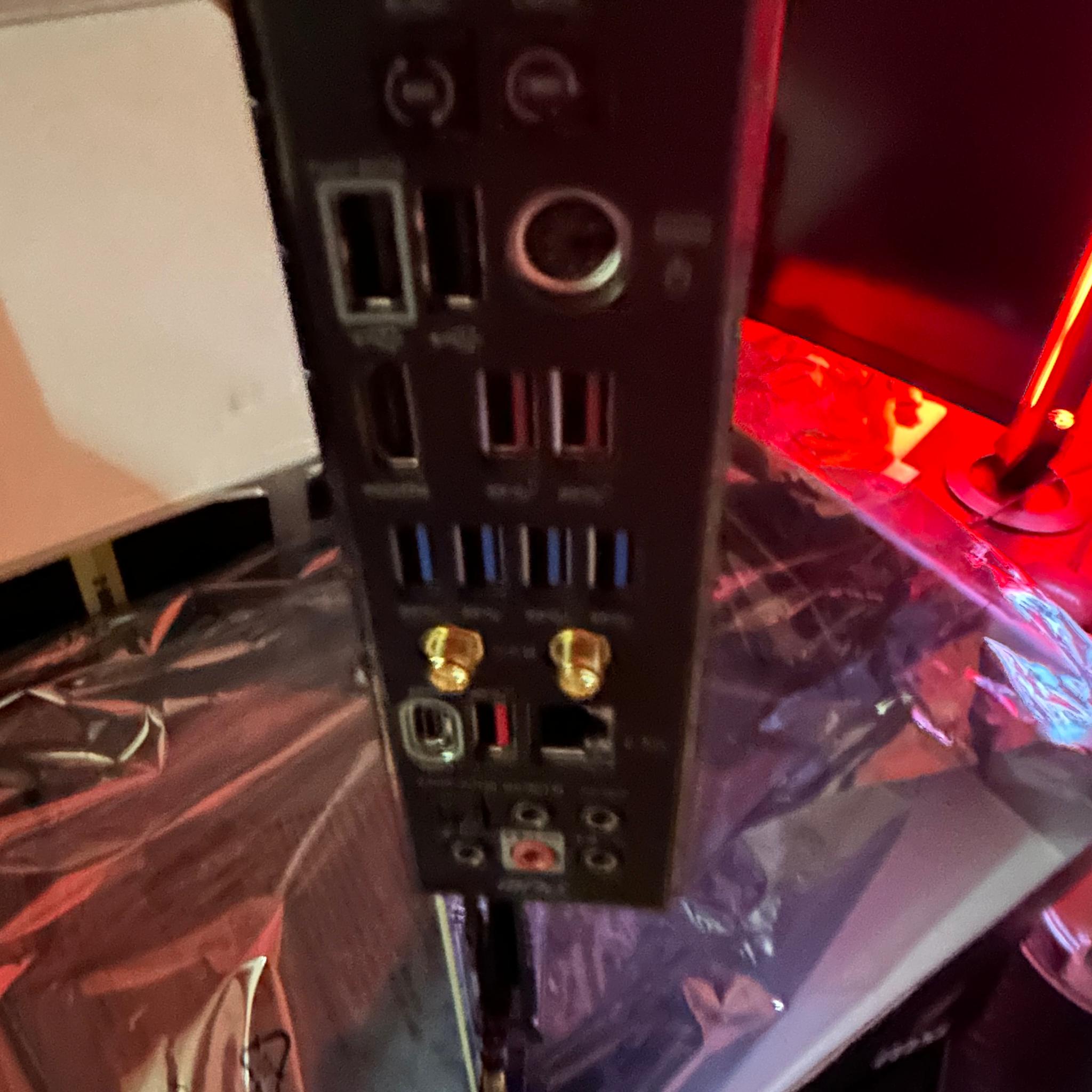 Black MSI X570s Carbon Wifi