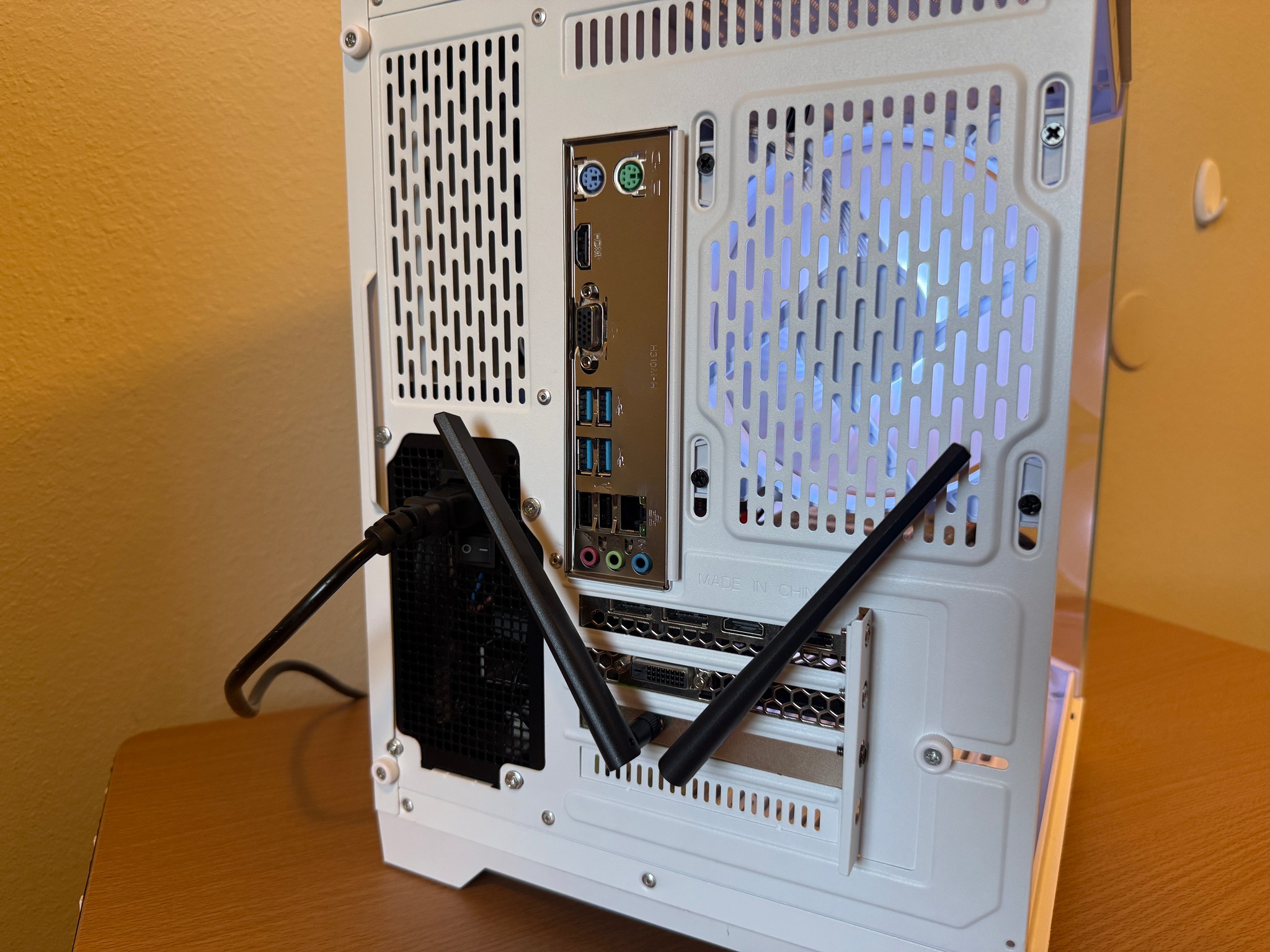 💈Custom White/Red RGB Gaming PC💈| Ryzen 3, GTX 1070, 16gb RAM | Fortnite, CoD, Arc Raiders, More!