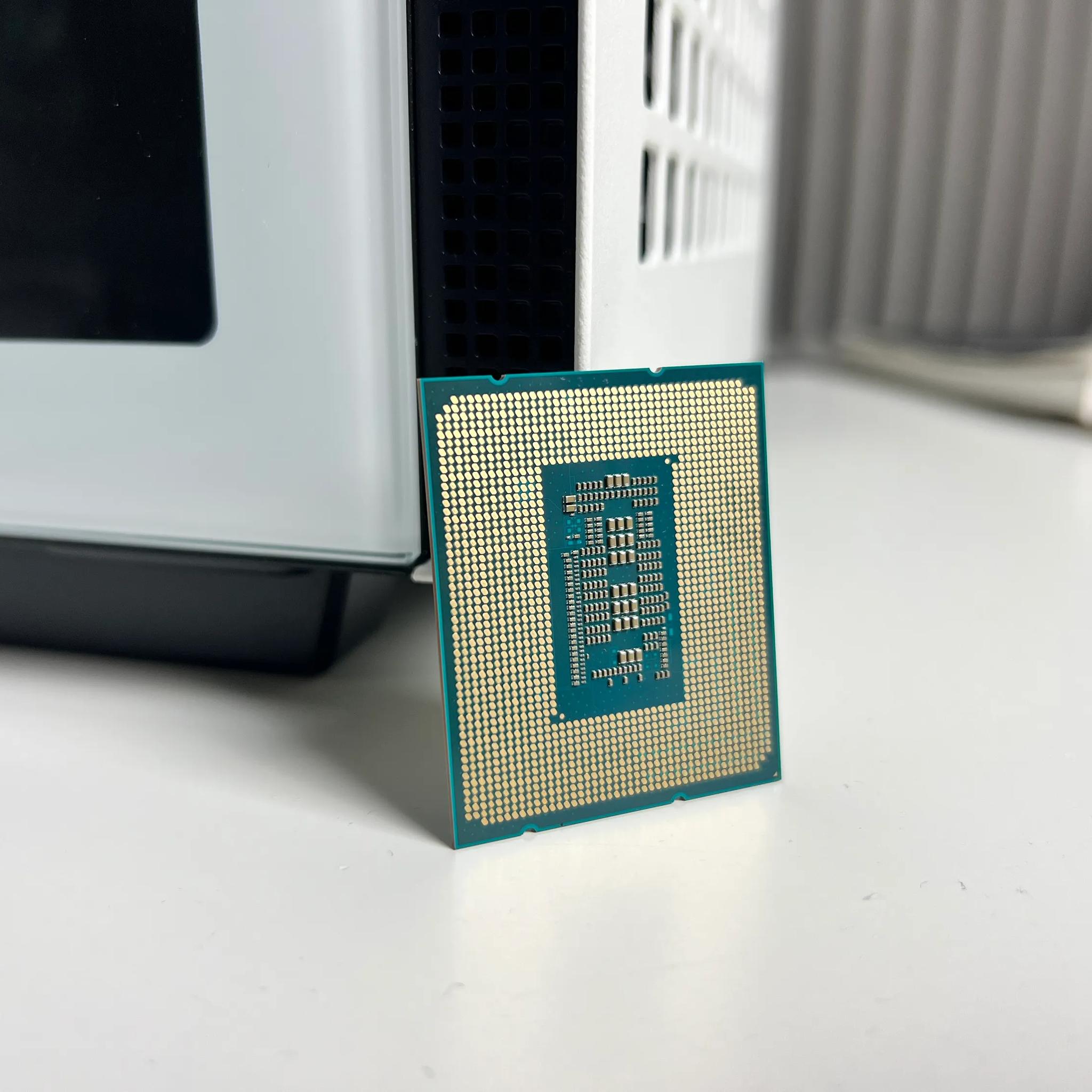 Intel i7 12700K