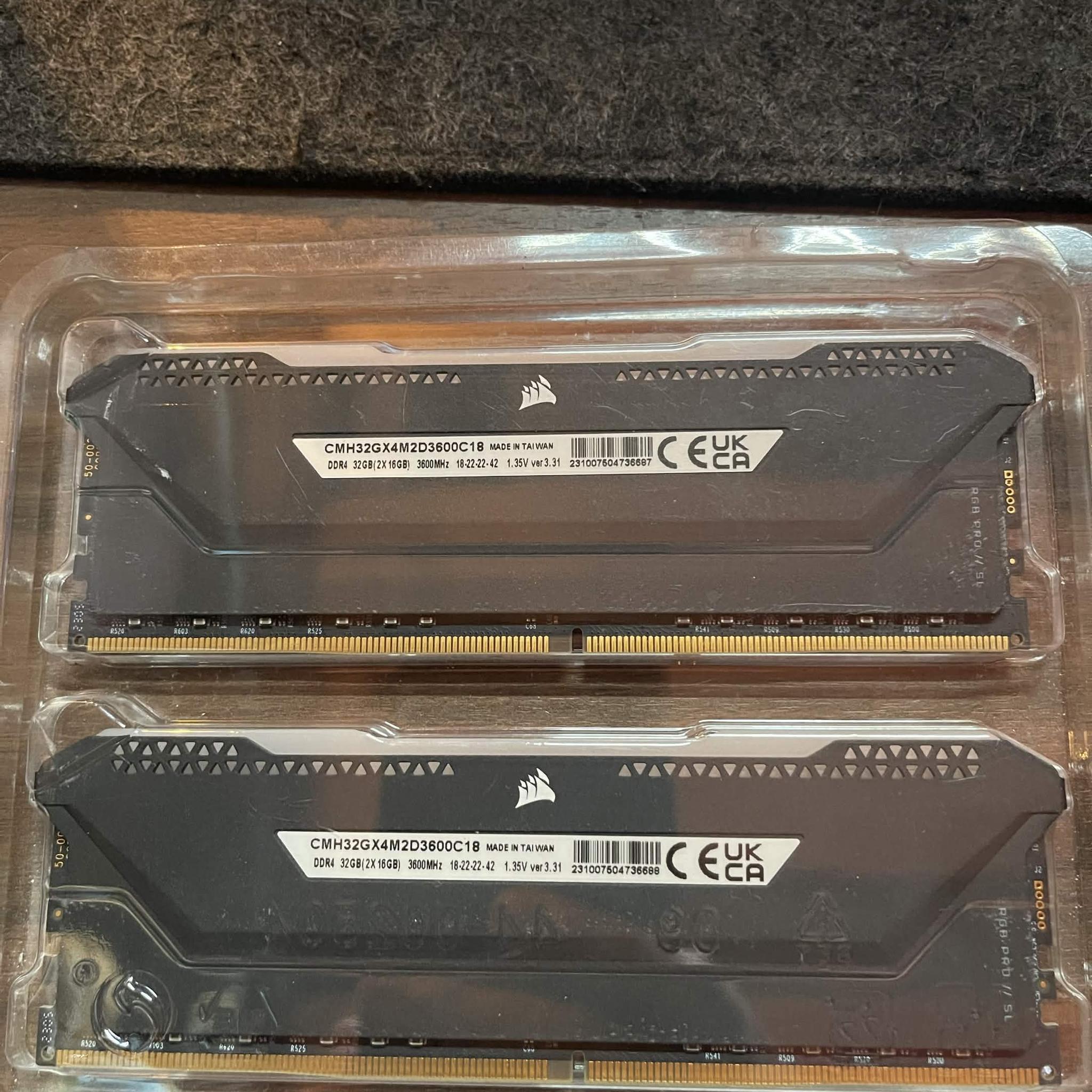 VENGEANCE RGB PRO SL 32GB (2x16GB) DDR4 - Black
