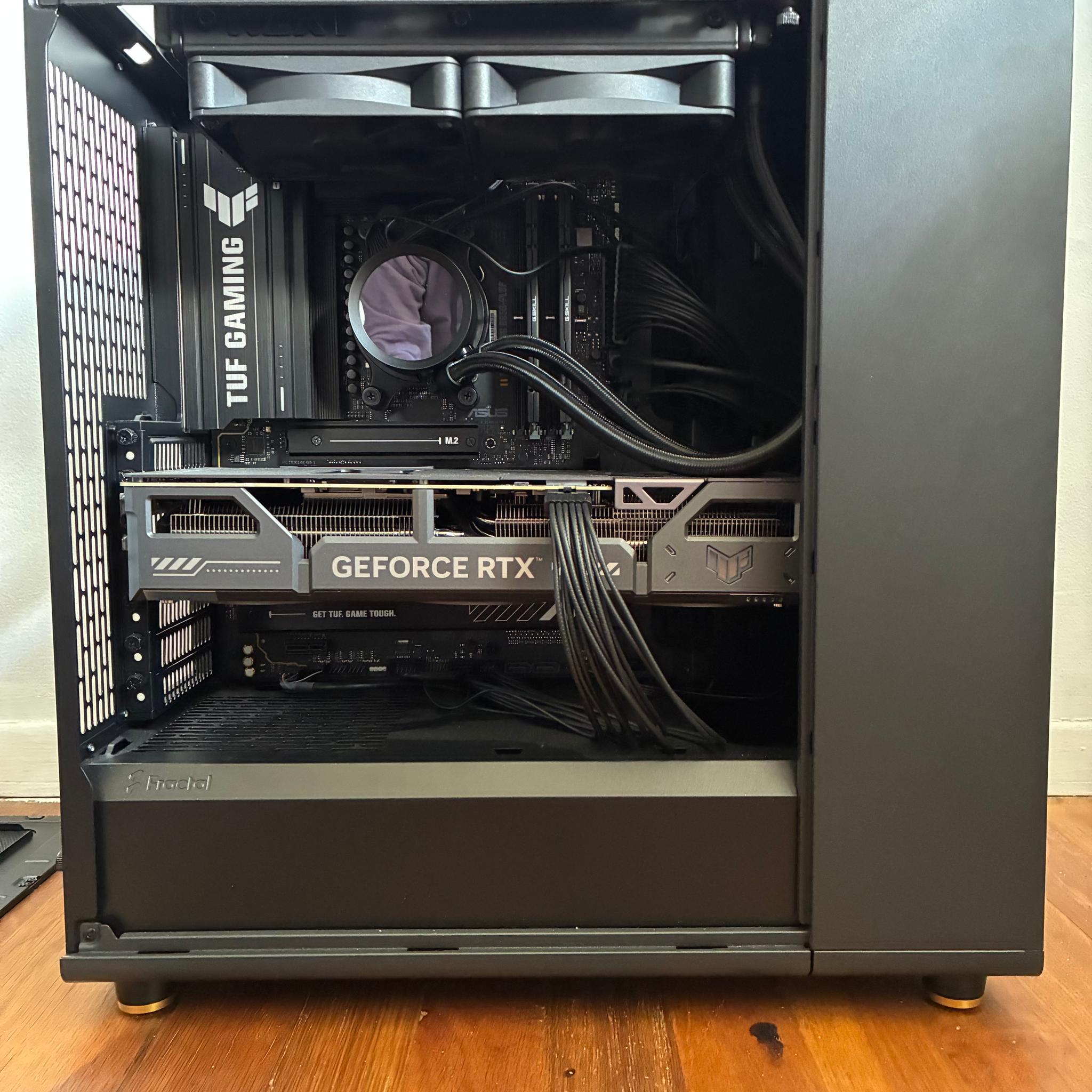 High-End Gaming/Workstation PC – Ryzen 9 7900X / RTX 5070 Ti – 64GB DDR5 – 4TB SSD – Like New