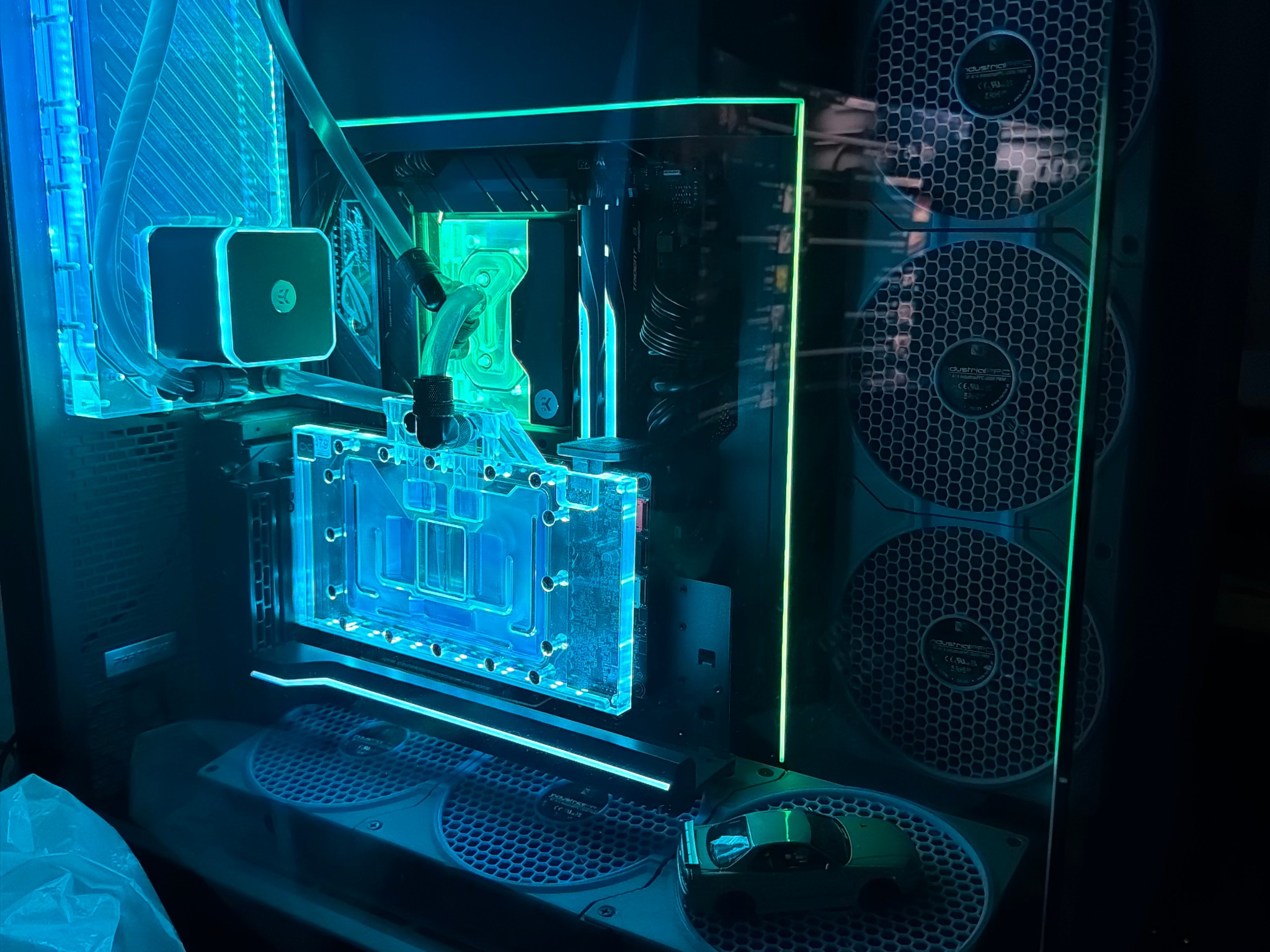 ZOTAC GAMING AMP Extreme AIRO GeForce RTX 4090