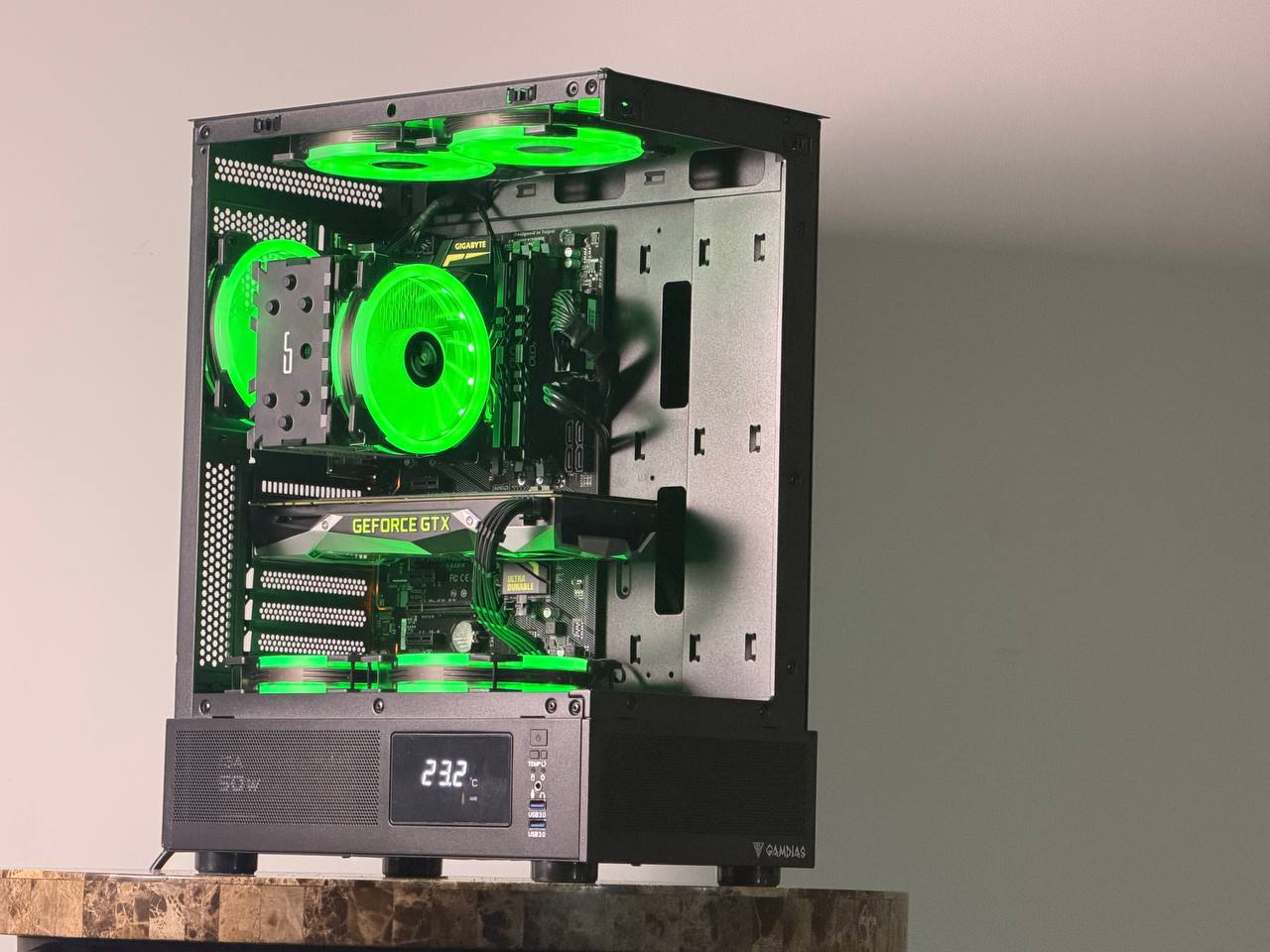 FREE SHIPPING 🖤🌈 Black RGB Gaming PC | GTX 1070 | Intel Core i7-7700K | 500 GB SSD | 16 GB RAM🌈🖤