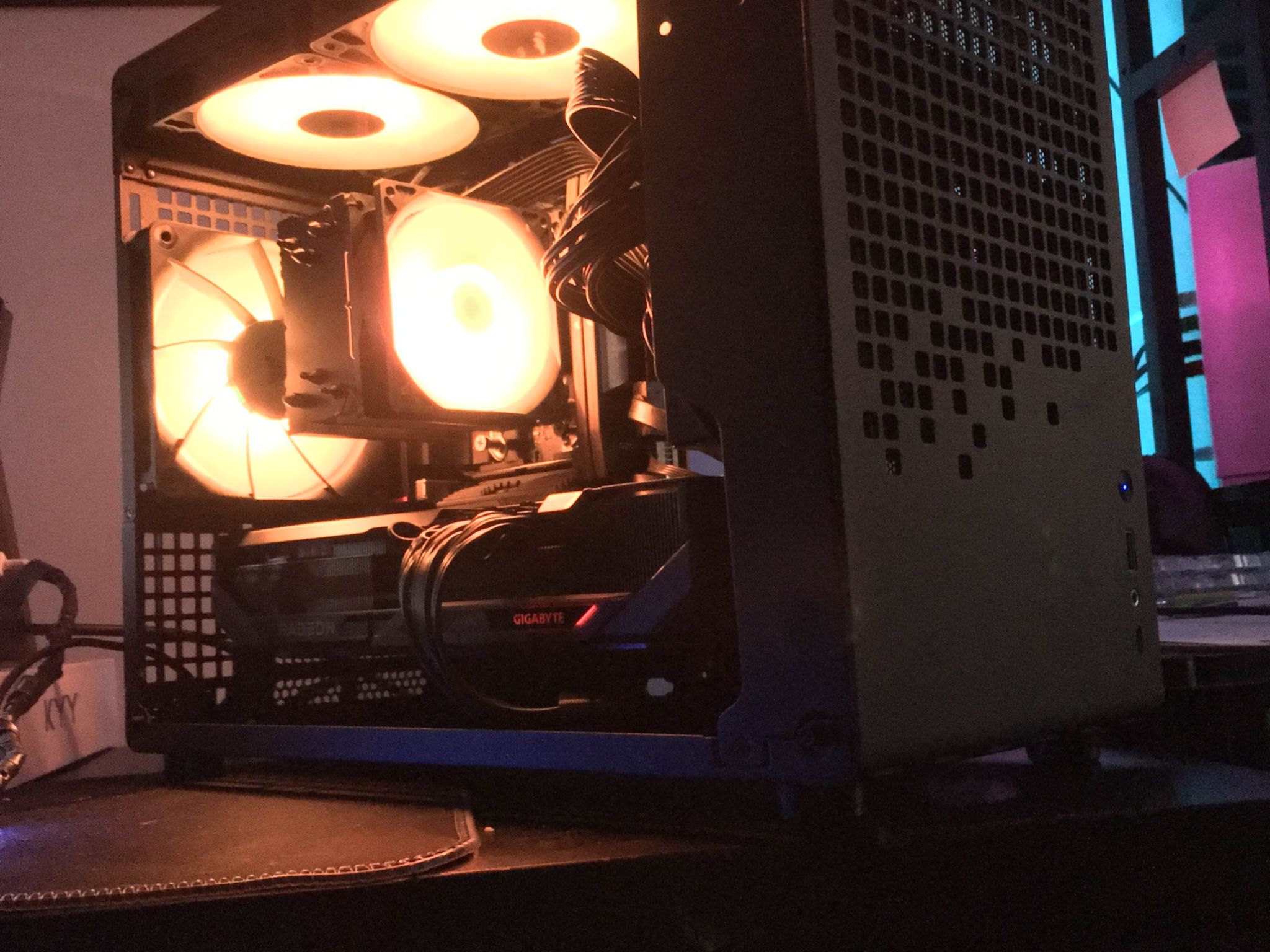 Z20 9800X3D x Giga 9070XT Gaming OC SFF
