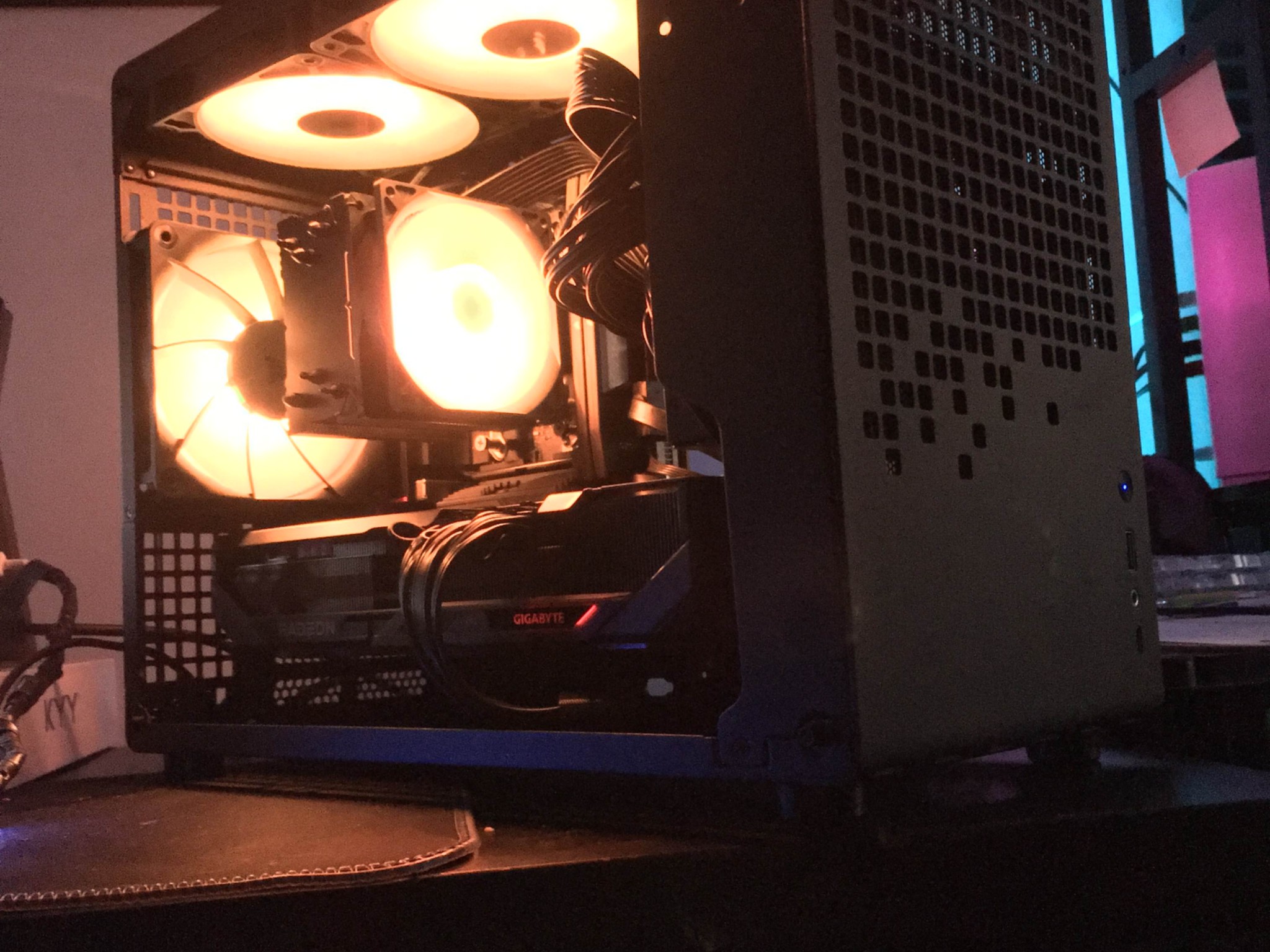 Z20 9800X3D x Giga 9070XT Gaming OC SFF