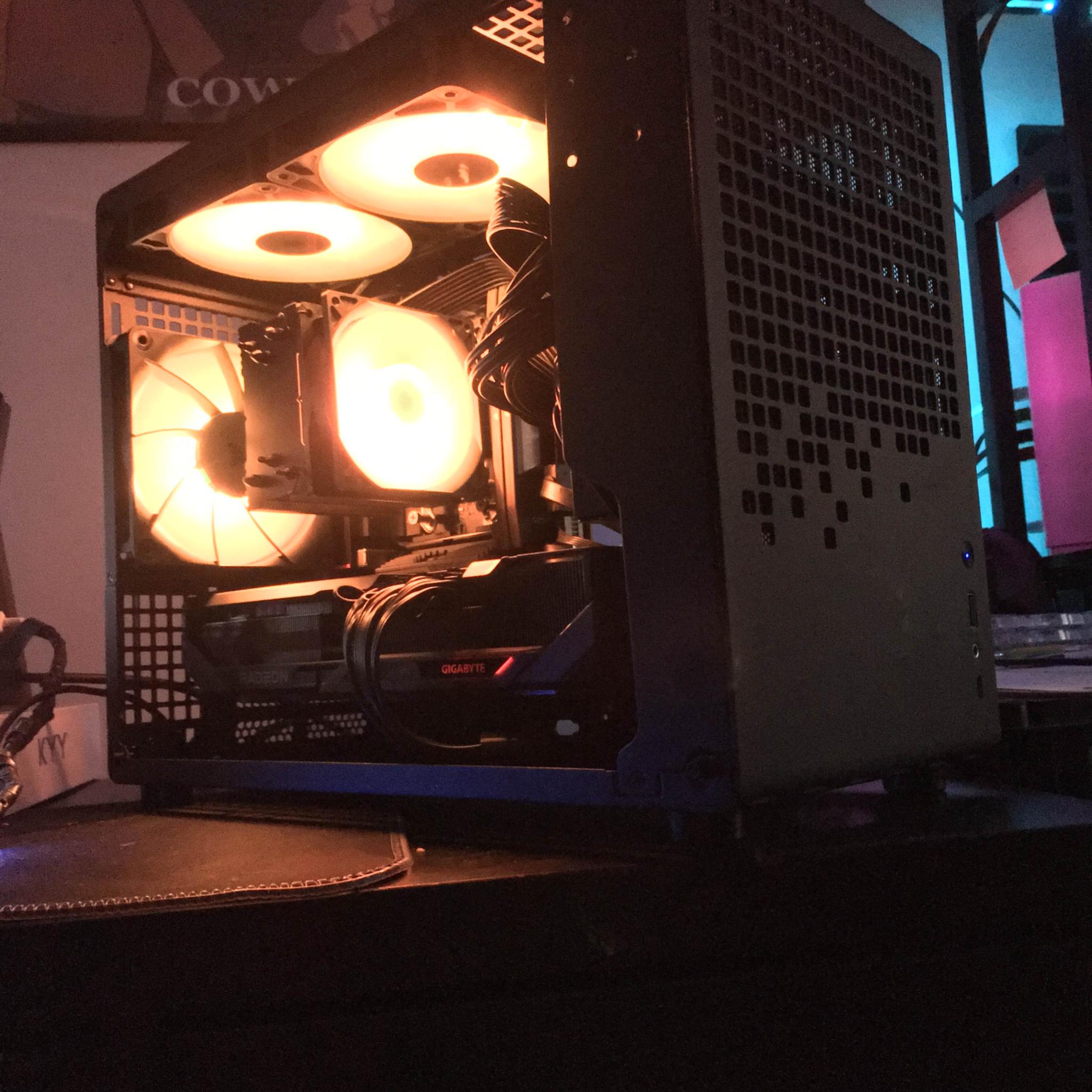 Z20 9800X3D x Giga 9070XT Gaming OC SFF