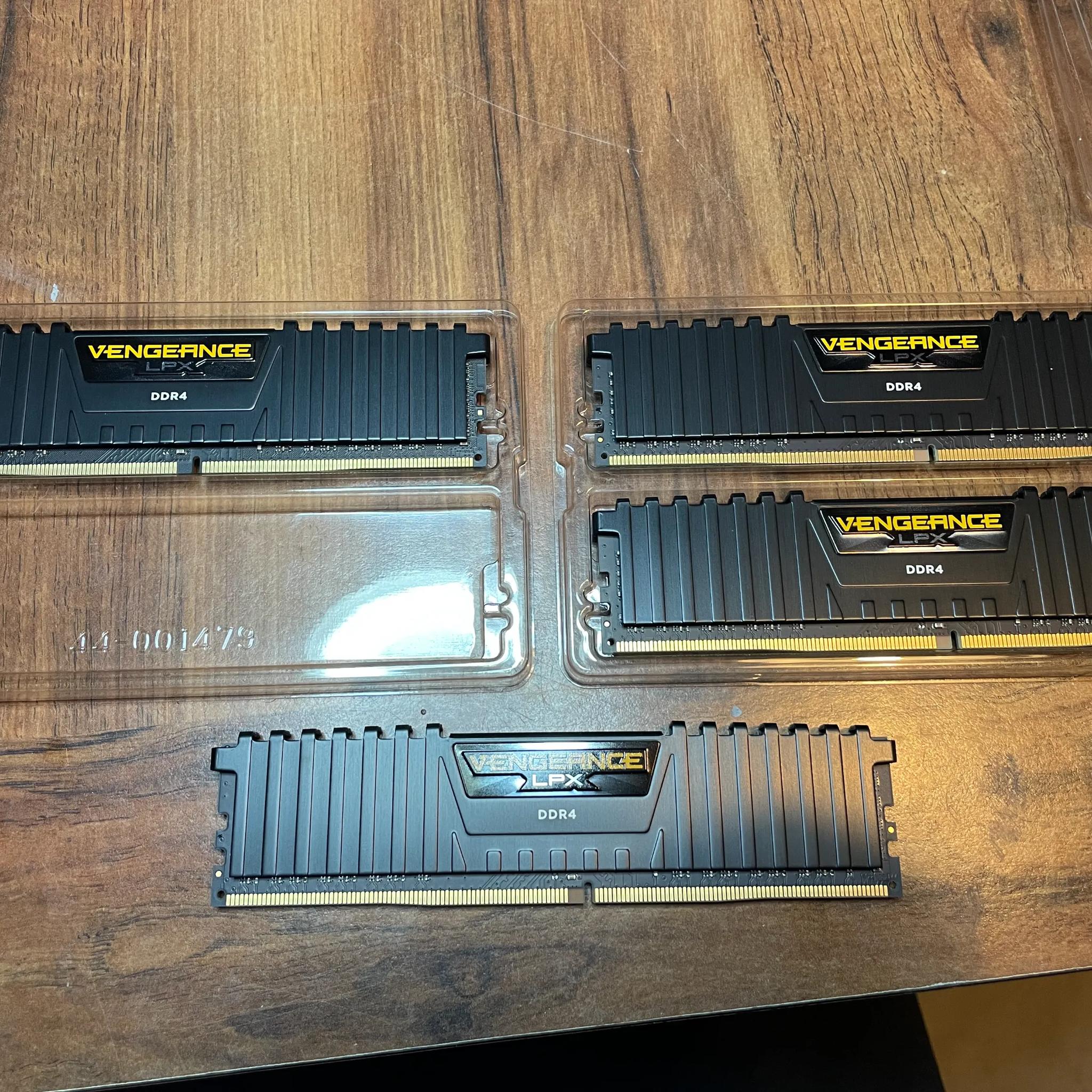 i5-8600K + Gigabyte Z370XP SLI + 32GB Corsair Vengeance 3000MHz Gaming Bundle