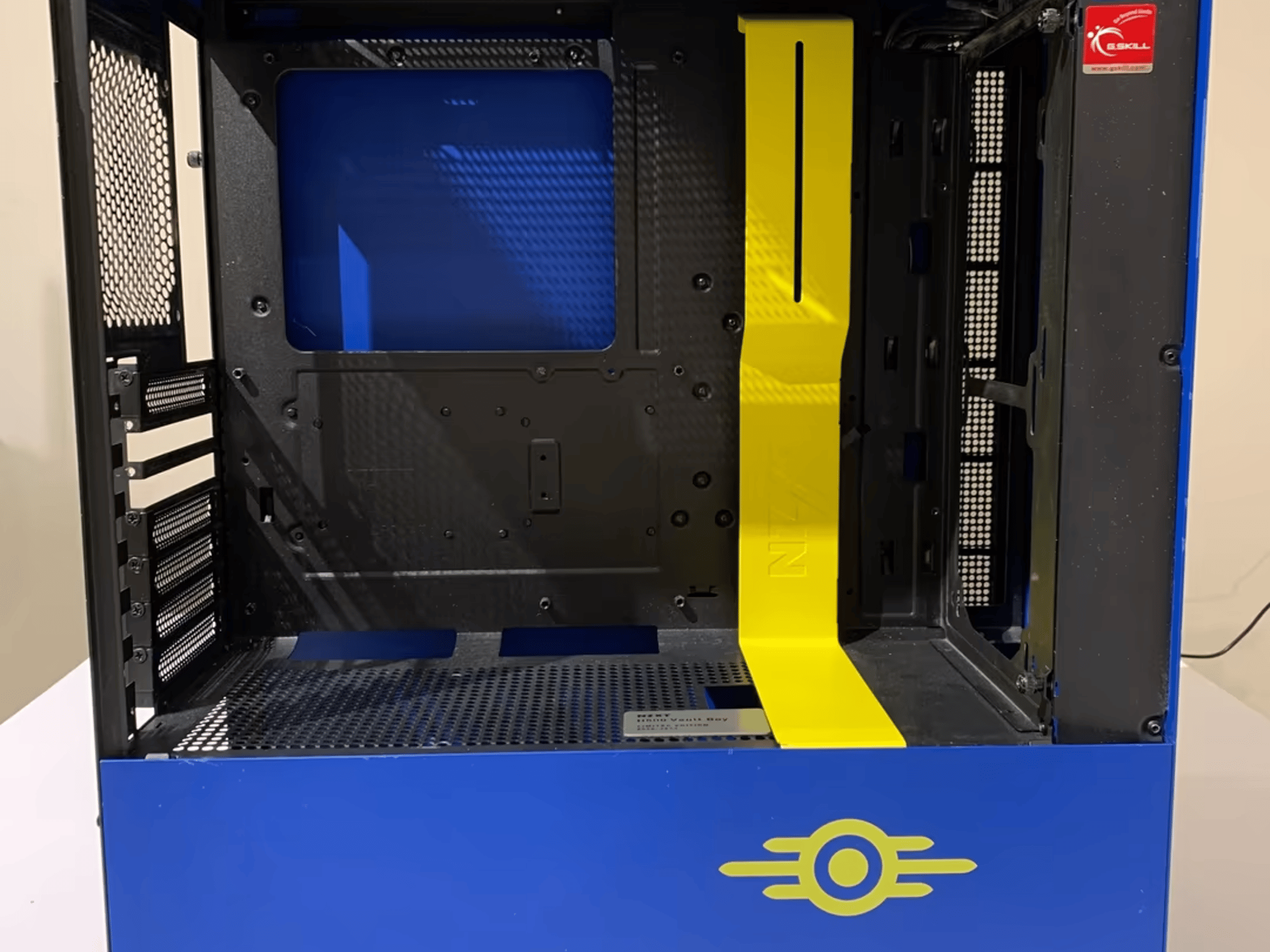 NZXT H500 Vault Boy PC case + motherboard (for parts)