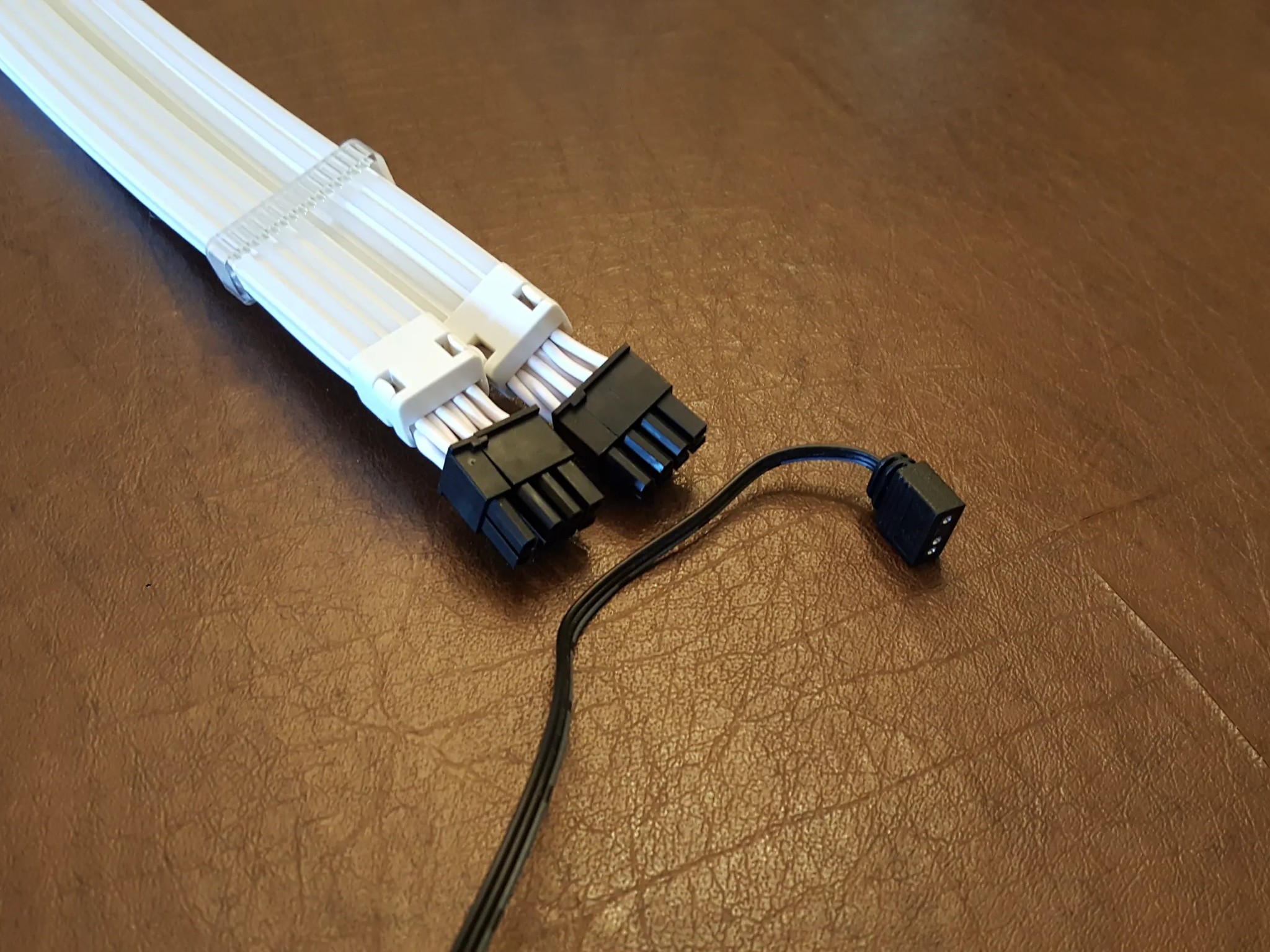 12VHPWR (12+4 pin) ARGB Strimmer cable + HYTE Y60 LCD DISPLAY 12.6in BRAND NEW + Lian Li Strimmer