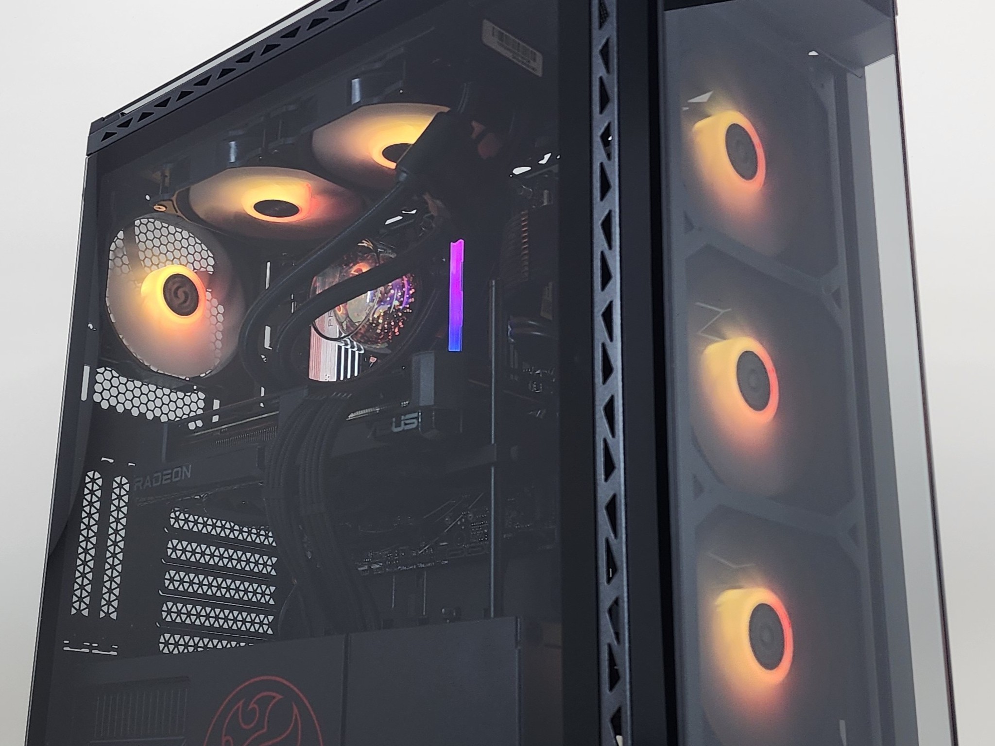 Gaming PC Ryzen 5 9600X 16GB RAM 1TB SSD RX 7700 XT 12GB Windows 11 Computer