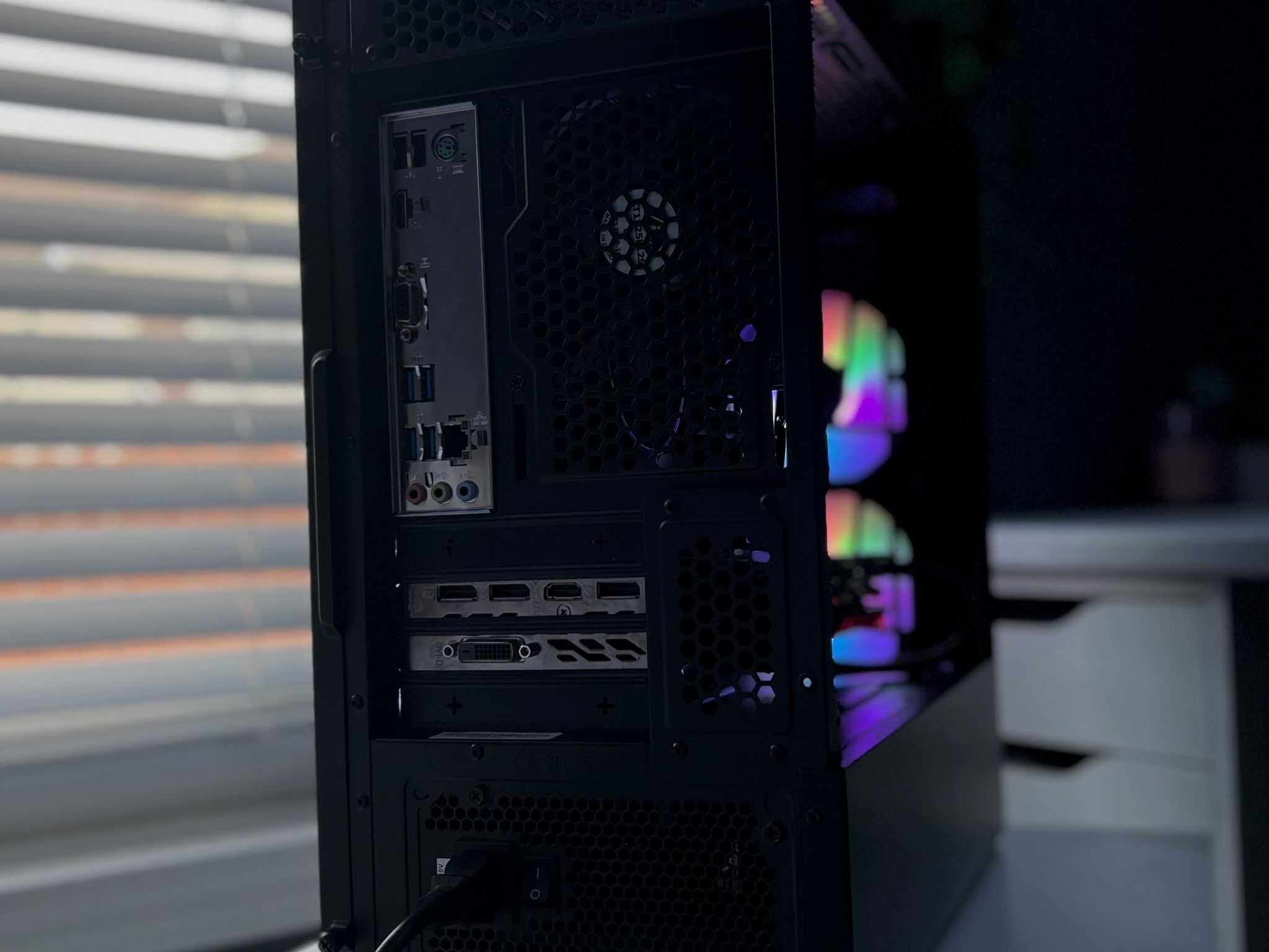 🔴 ⚫ 🔴 Compact Gaming PC | GTX 1060 // Ryzen 5 1600 AF