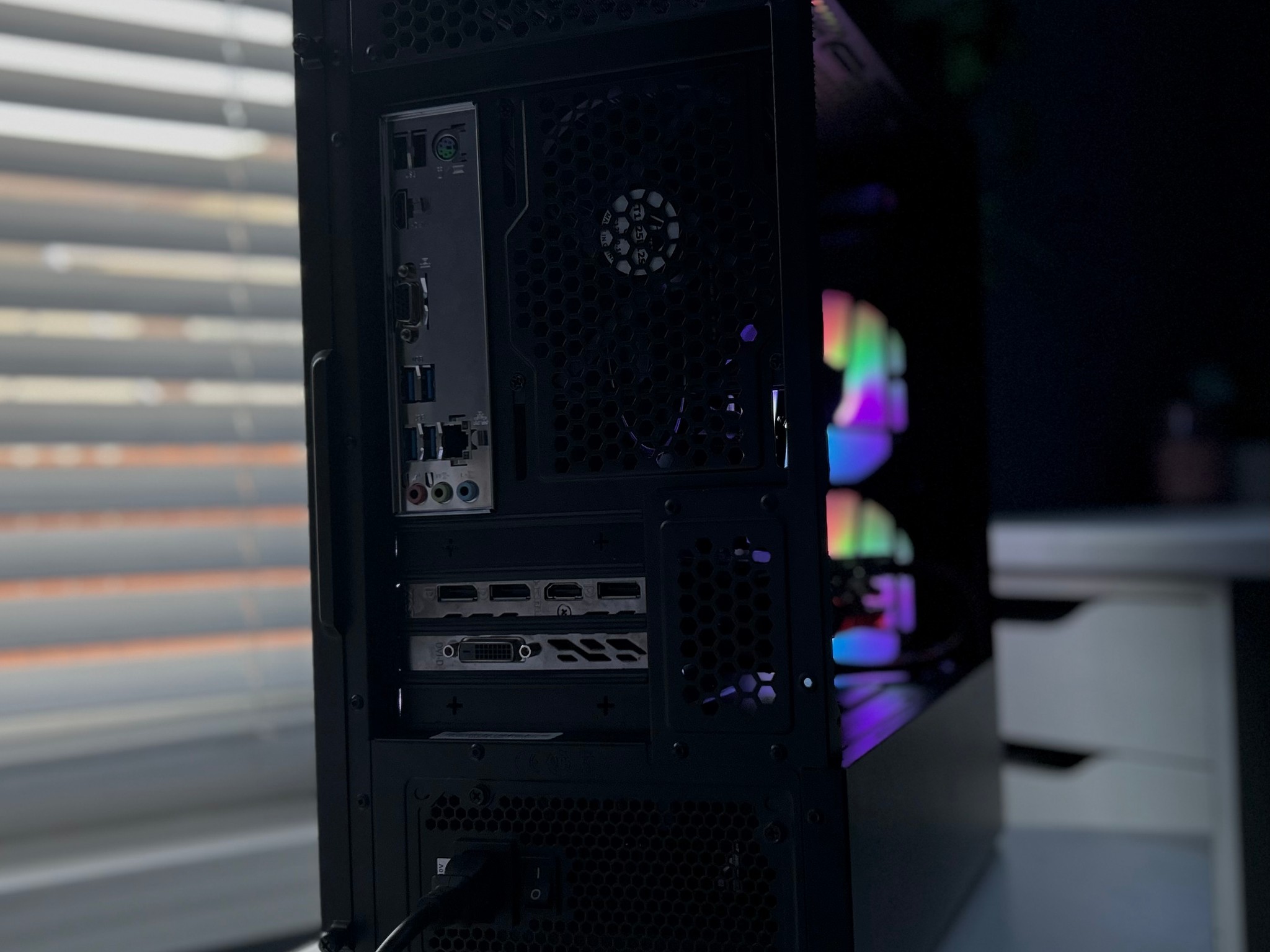 🔴 ⚫ 🔴 Compact Gaming PC | GTX 1060 // Ryzen 5 1600 AF