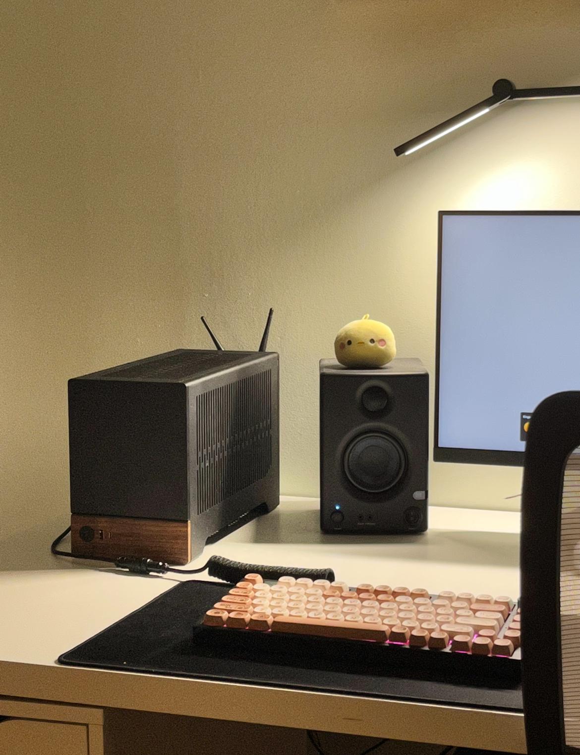 AMD Ryzen 7 7800 X3D, Radeon 7800XT Fractal Terra Mini-ITX Gaming rig