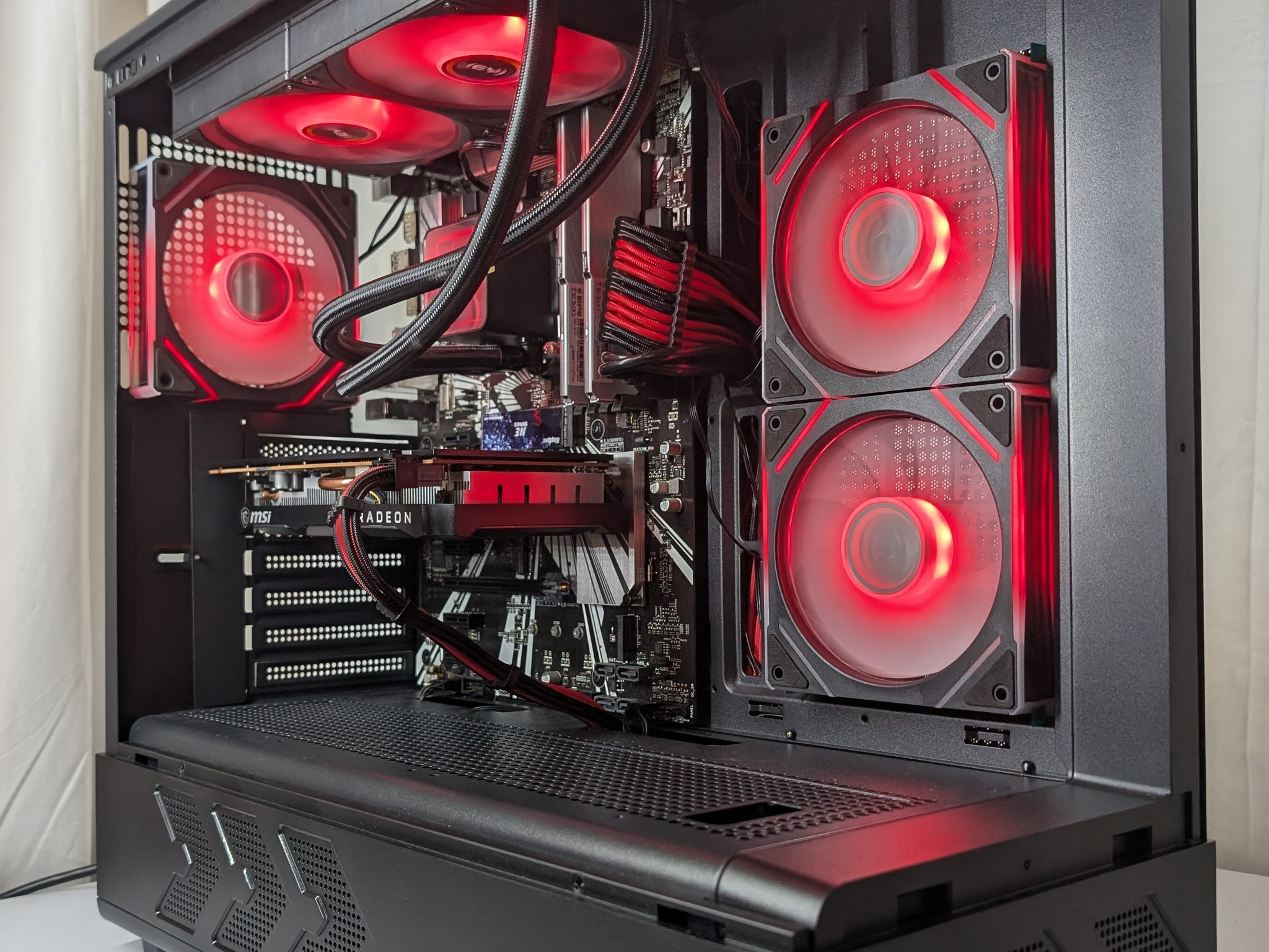 RX 6000 XT | I7 9700 | 16GB DDR4 | 650W | 500GB NVME