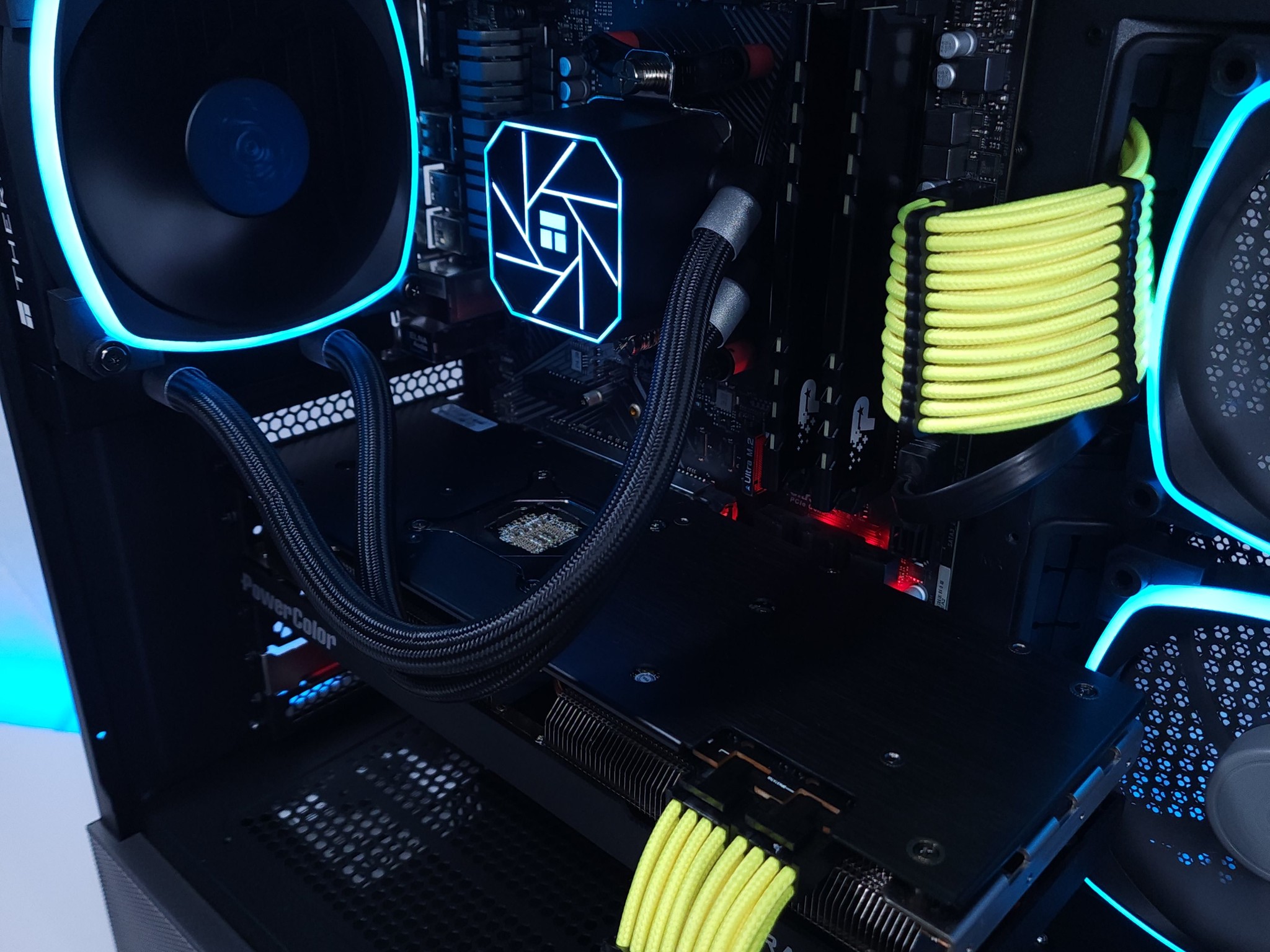 💙💛RX 7700XT | Ryzen 5 5600X | 32GB 3200MHz | 1TB NVMe SSD