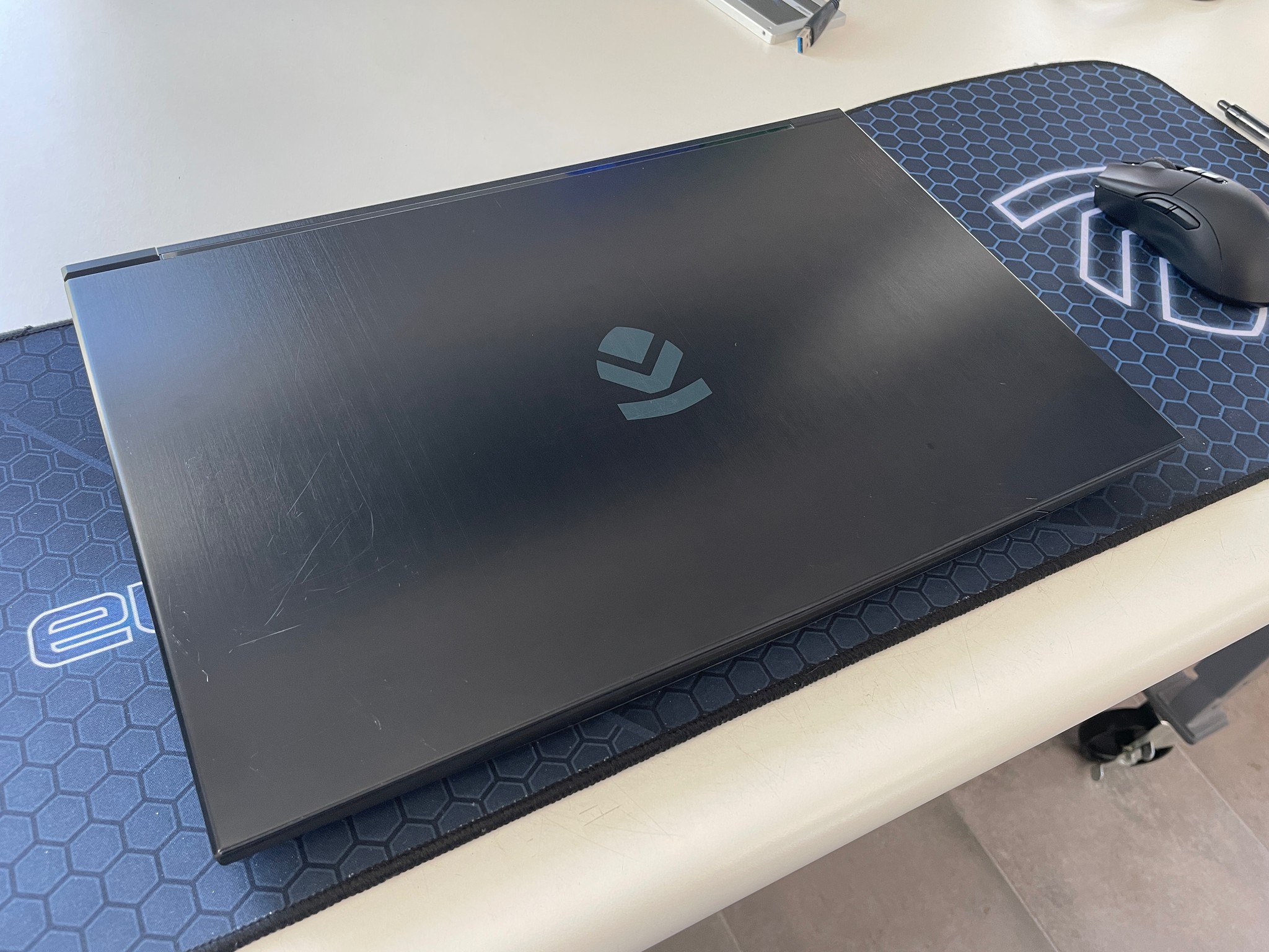 Eluktronics Mech-17 G1R + i7-8750H + RTX 2060 + W10 Home + 32GB Ram