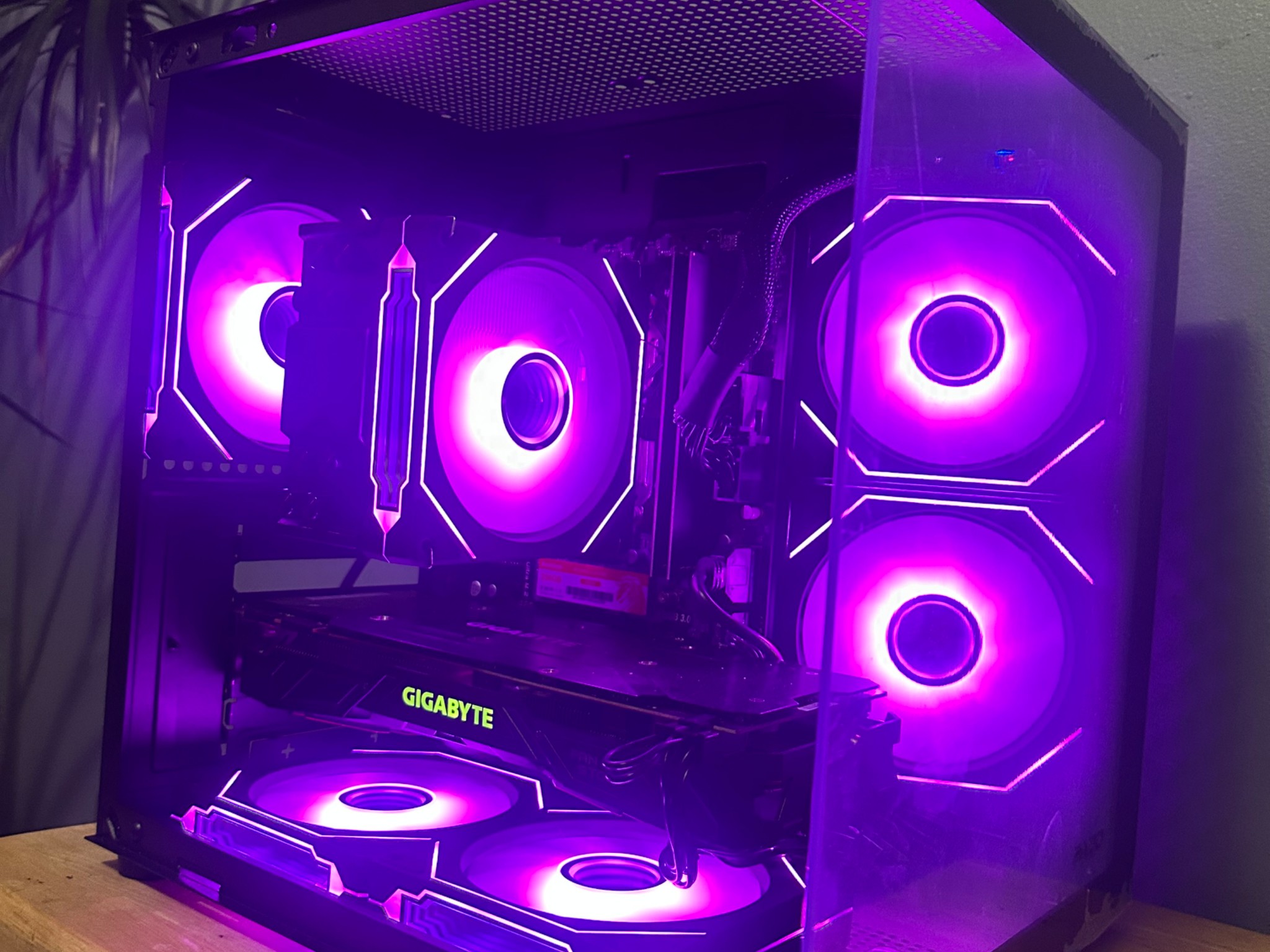 Ryzen 5 2600|GTX 1070|16g DDR4 Ram|650w PSU|256g M.2 NVME| 1TB 3.5" HDD|A320m Motherboard