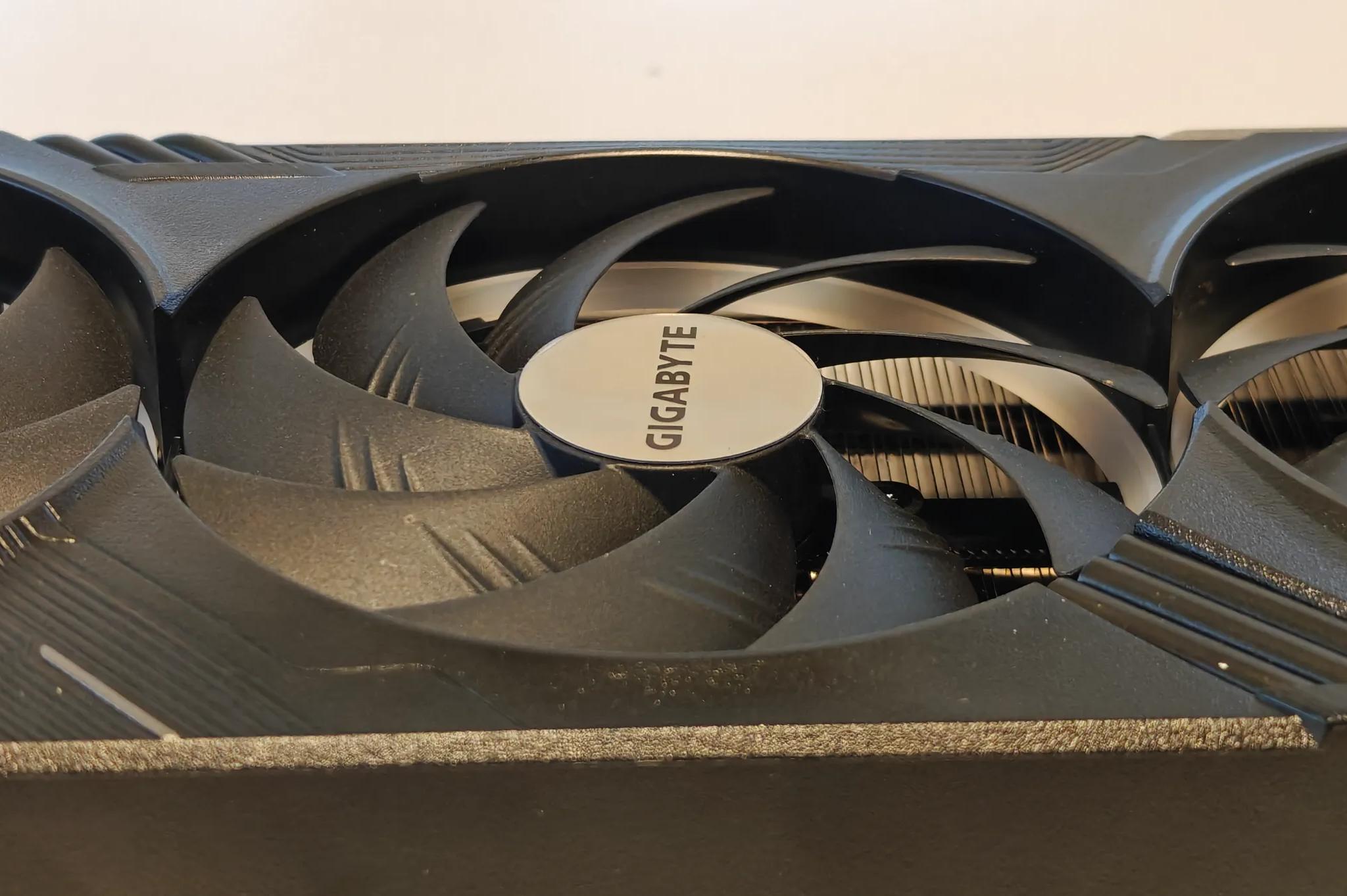 GIGABYTE GAMING GeForce RTX 4090 24GB GDDR6X (OPEN BOX, RETAIL BOX DAMAGE)