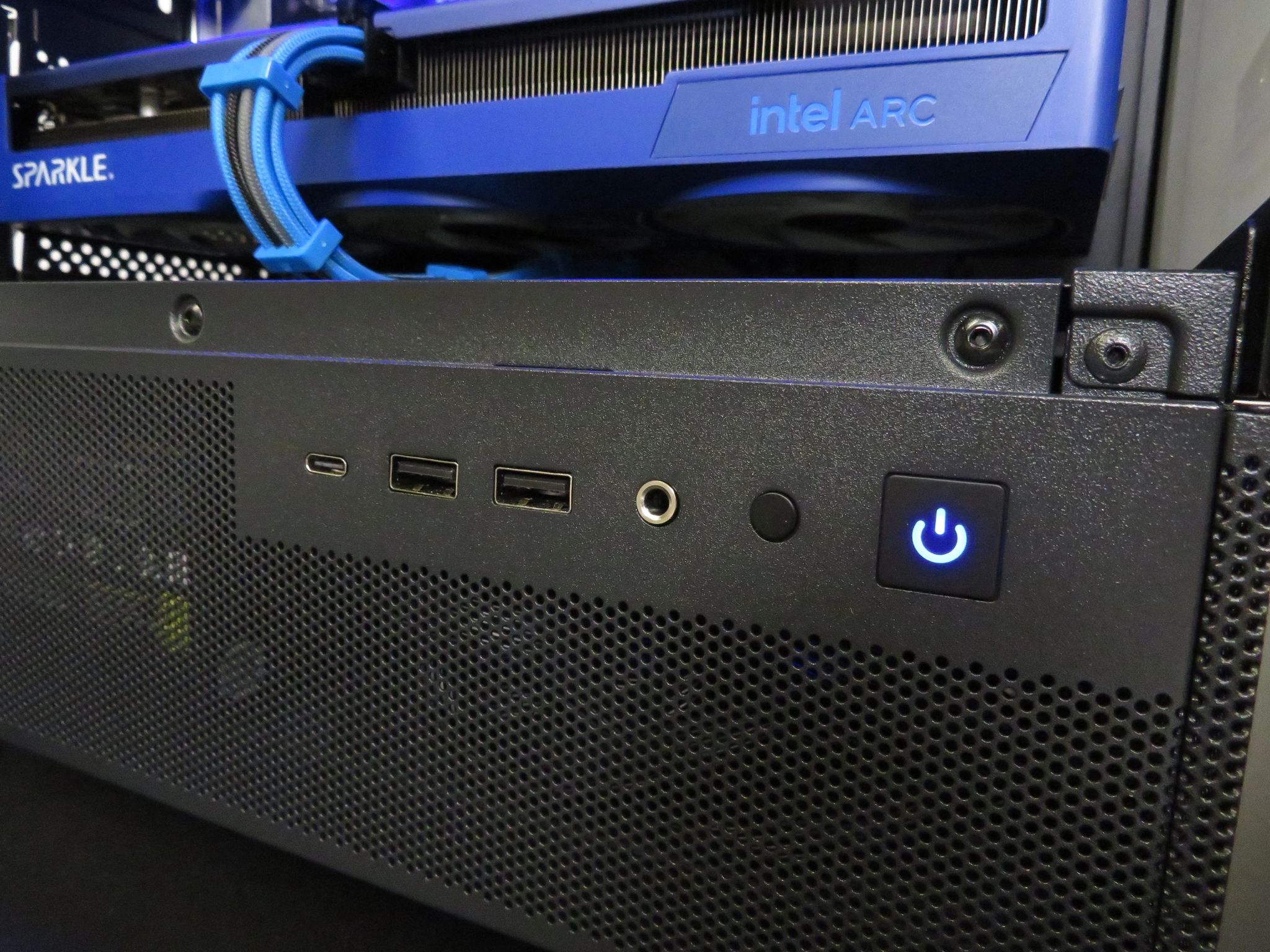 Ultimate Battlemage Gaming all new parts: Ryzen 5 5600 + Intel Arc B580 + 16 GB DDR4 + 1 TB NVME SSD