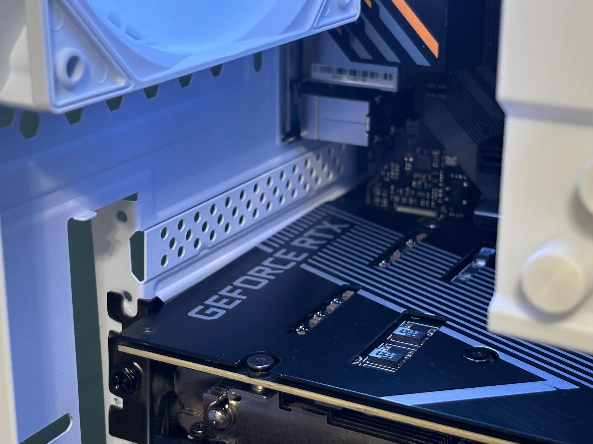 White Custom RTX Gaming PC
