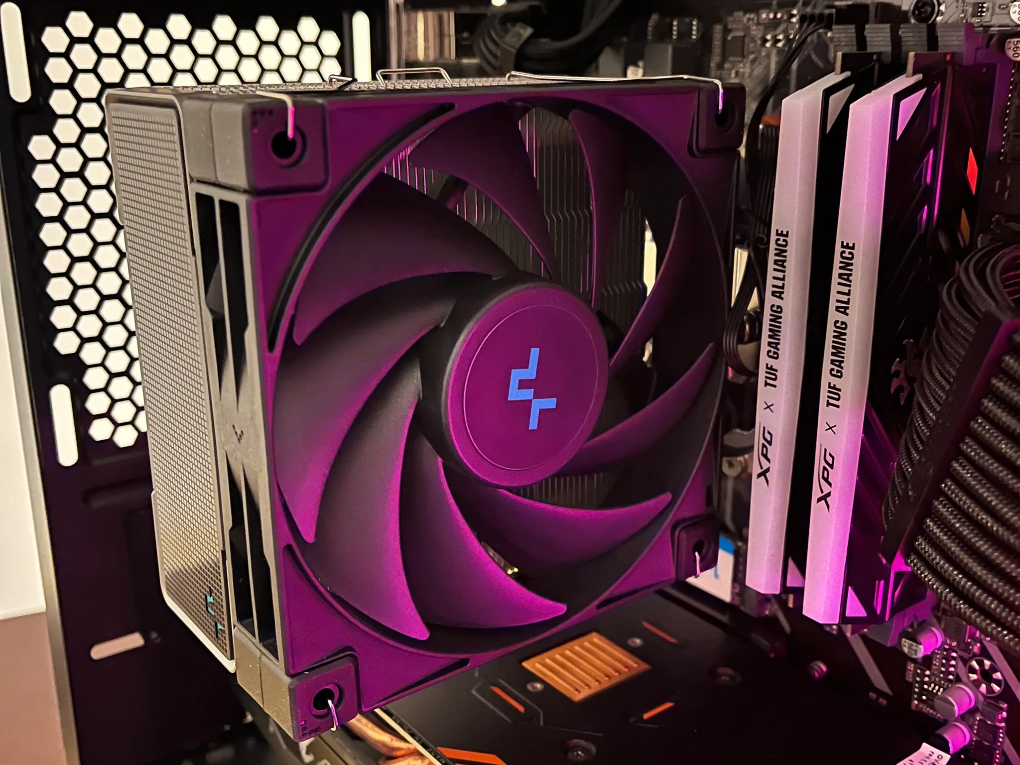 BUDGET 1080P GAMING BEAST! || Ryzen 5 2600 || RX 580 || 16GB RAM || 1 TB NVMe SSD