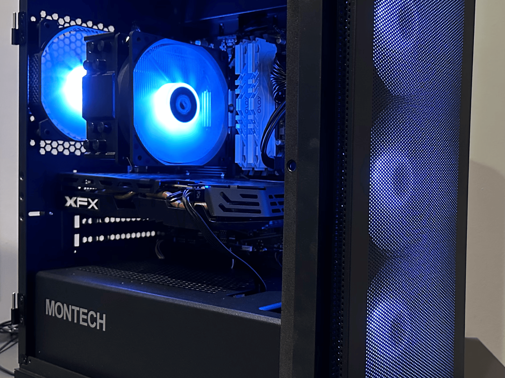 Gaming PC - 8GB Radeon RX 580 - Intel i3 10100F - 16 GB RAM