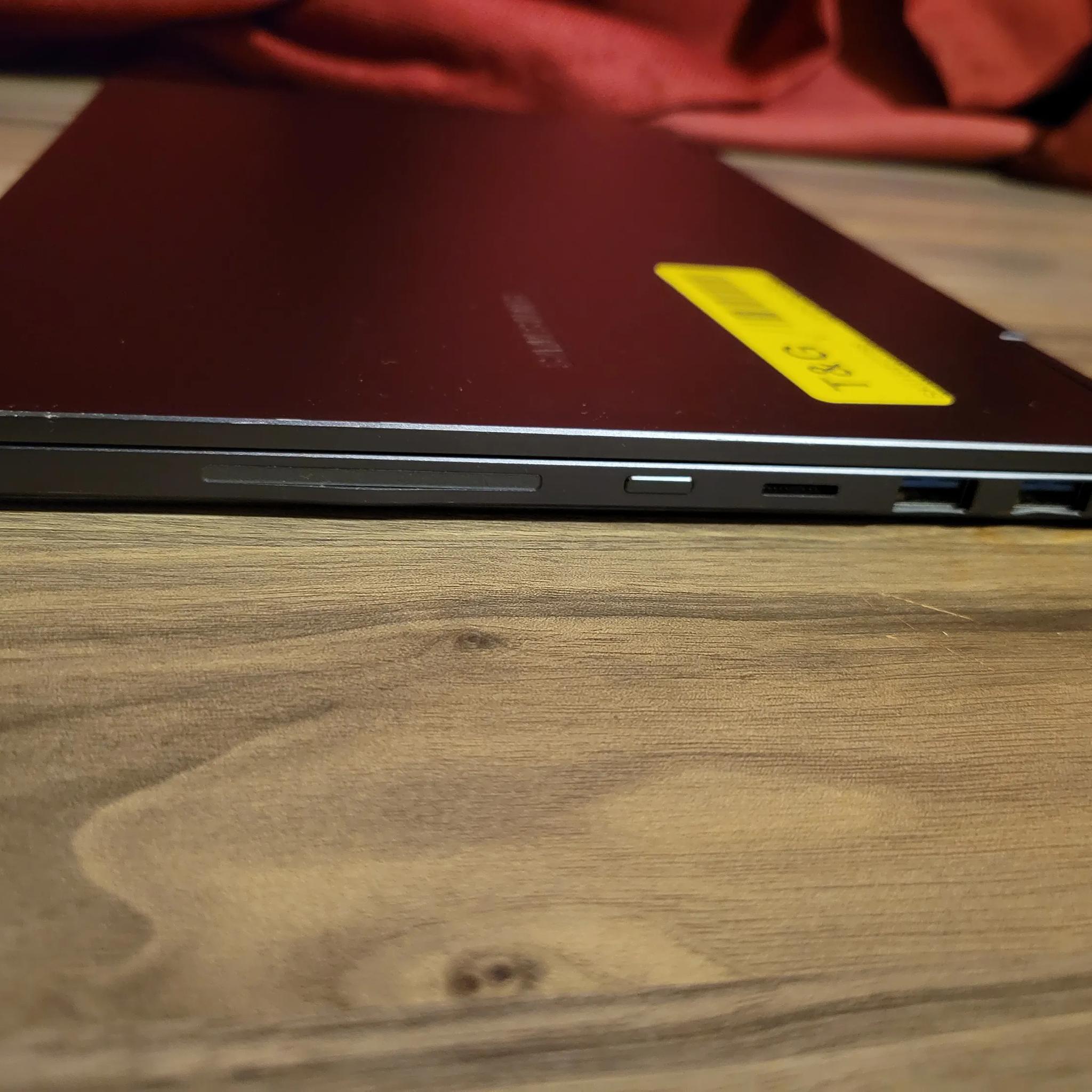 Samsung Galaxy Flex 2 Alpha Laptop - 13.3" Qled Touch Screen