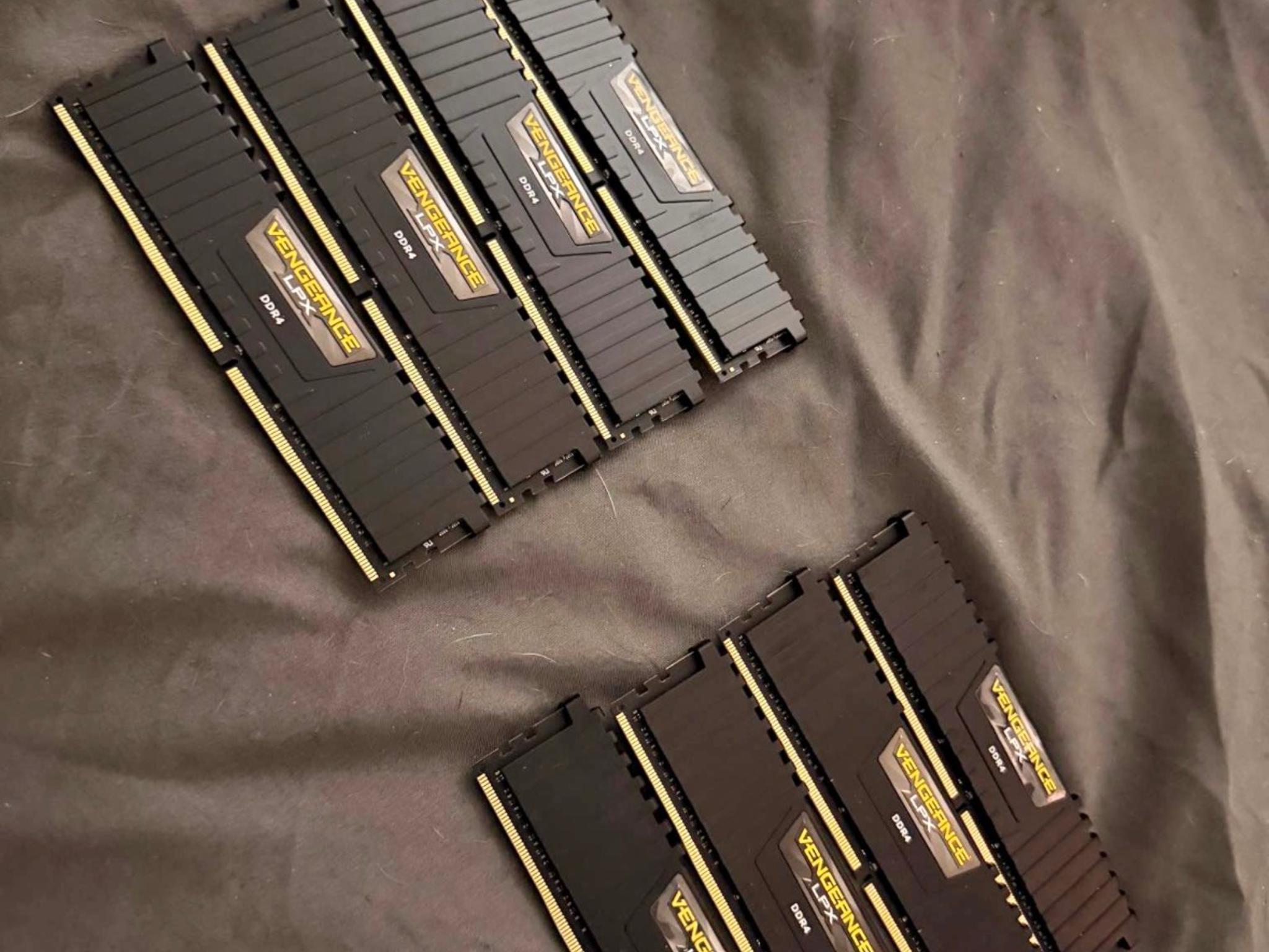 Corsair Vengeance LPX 32GB (8x4GB) DDR4 3000MHz RAM (8 sticks )