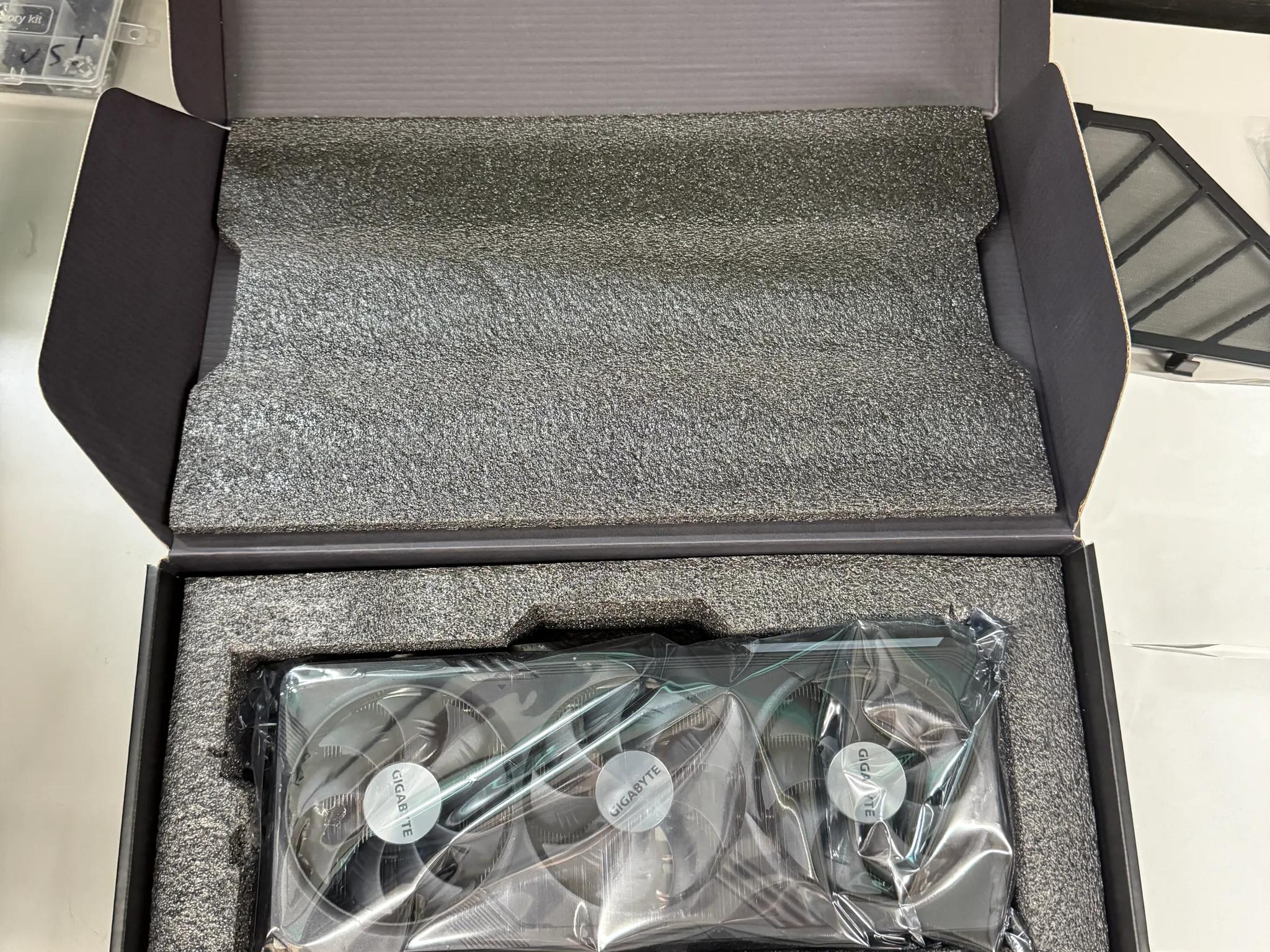 Open Box Gigabyte RX 7700 XT Gaming OC 12GB