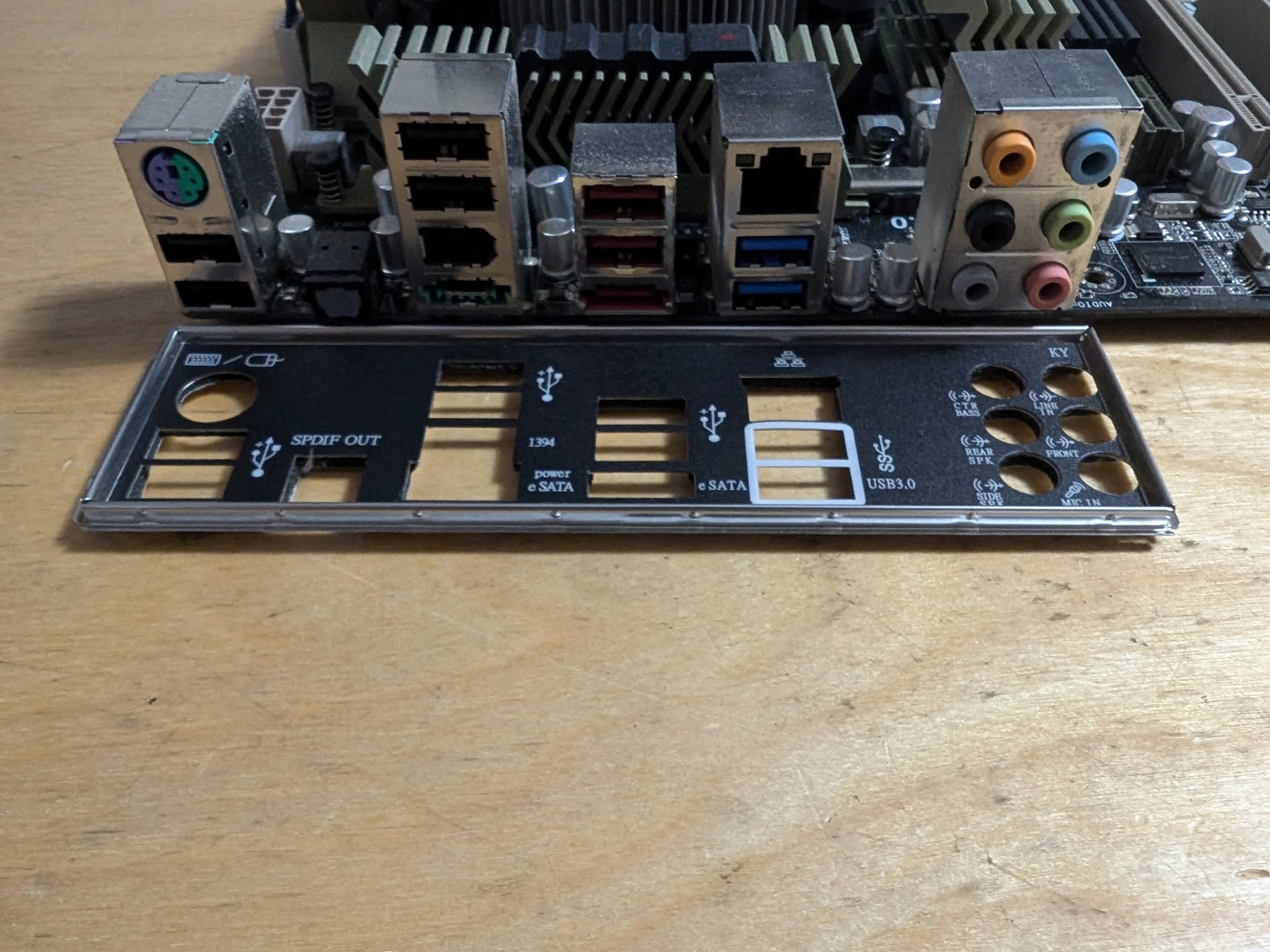 Asus X58 Sabertooth / i7 950 / 24GB DDR3 / Stock Cooler