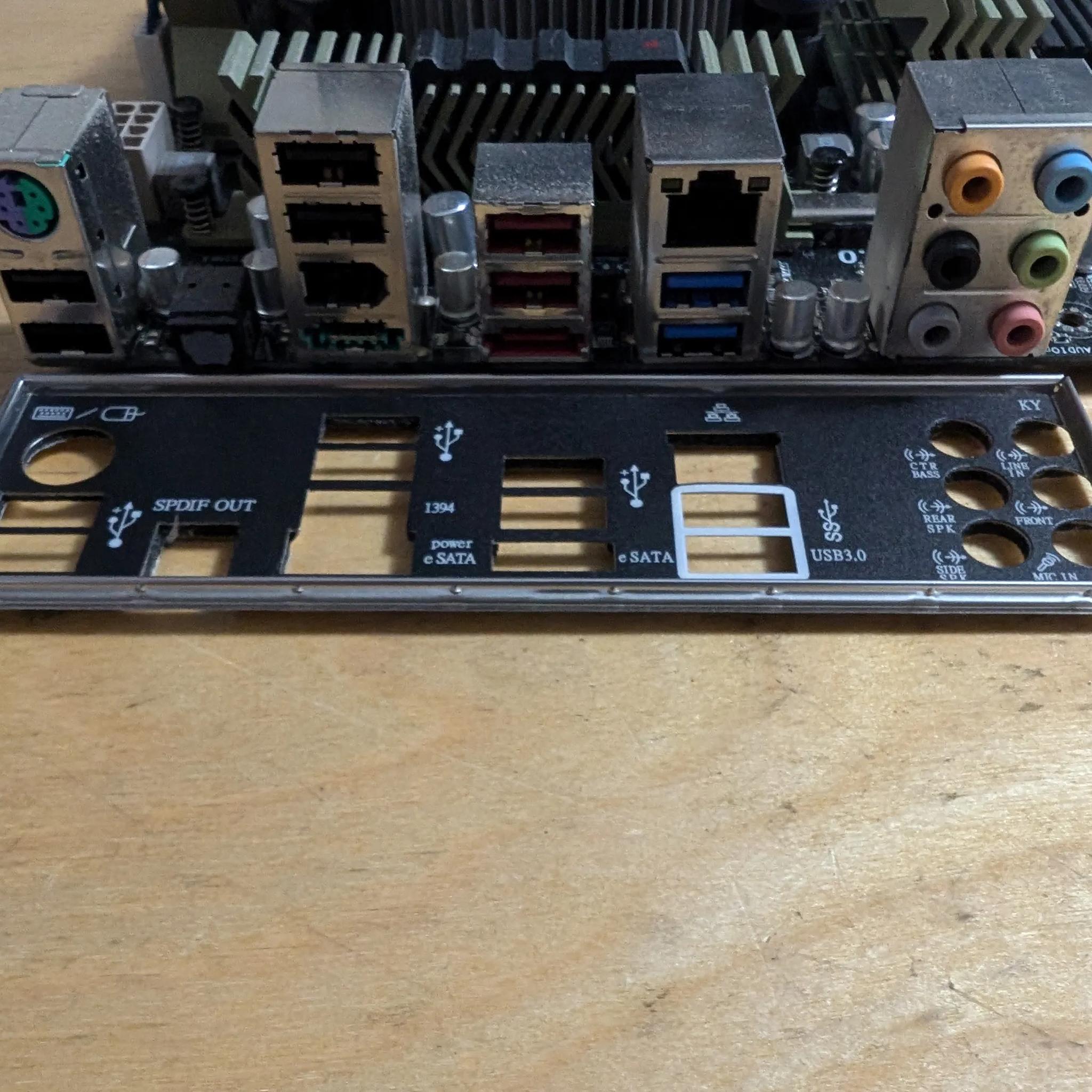 Asus X58 Sabertooth / i7 950 / 24GB DDR3 / Stock Cooler