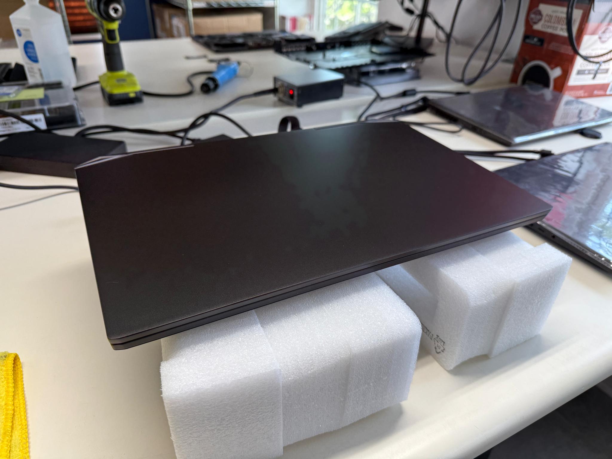 Eluktronics Prometheus XVII, AMD Ryzen 9 5900HX, RTX 3070, 1TB SSD, 32GB Ram