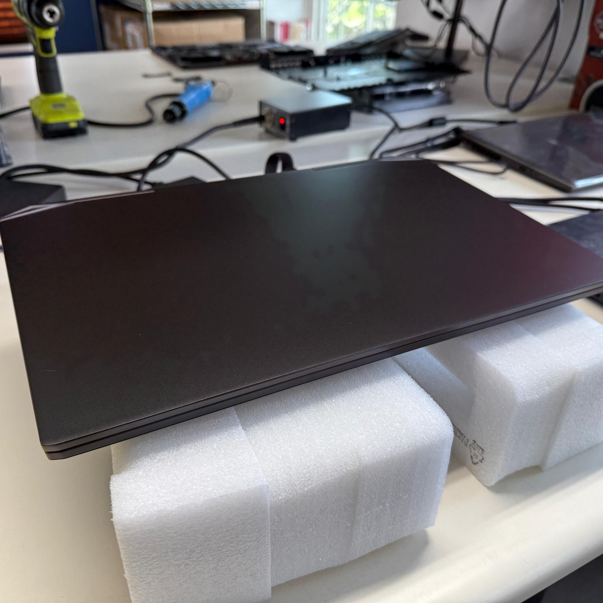 Eluktronics Prometheus XVII, AMD Ryzen 9 5900HX, RTX 3070, 1TB SSD, 32GB Ram