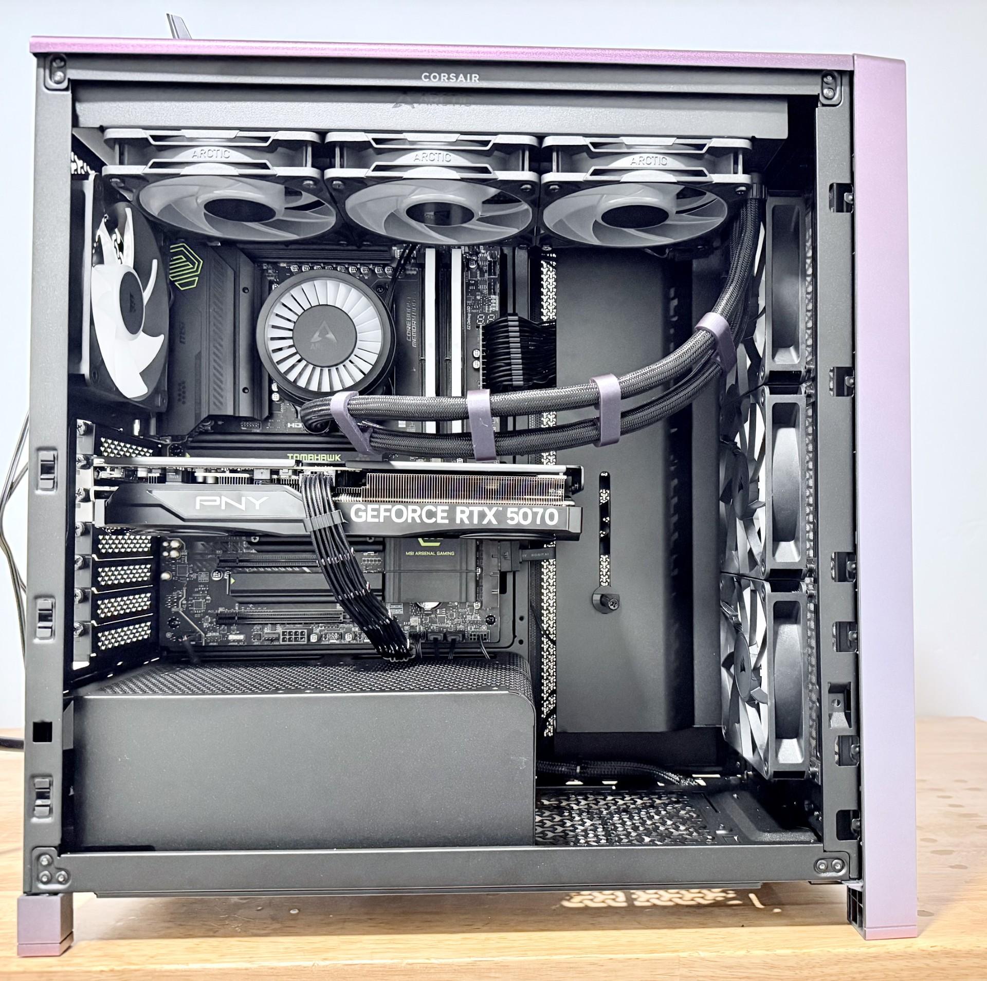 Corsair Galaxy Color Shift RTX 5070 12GB