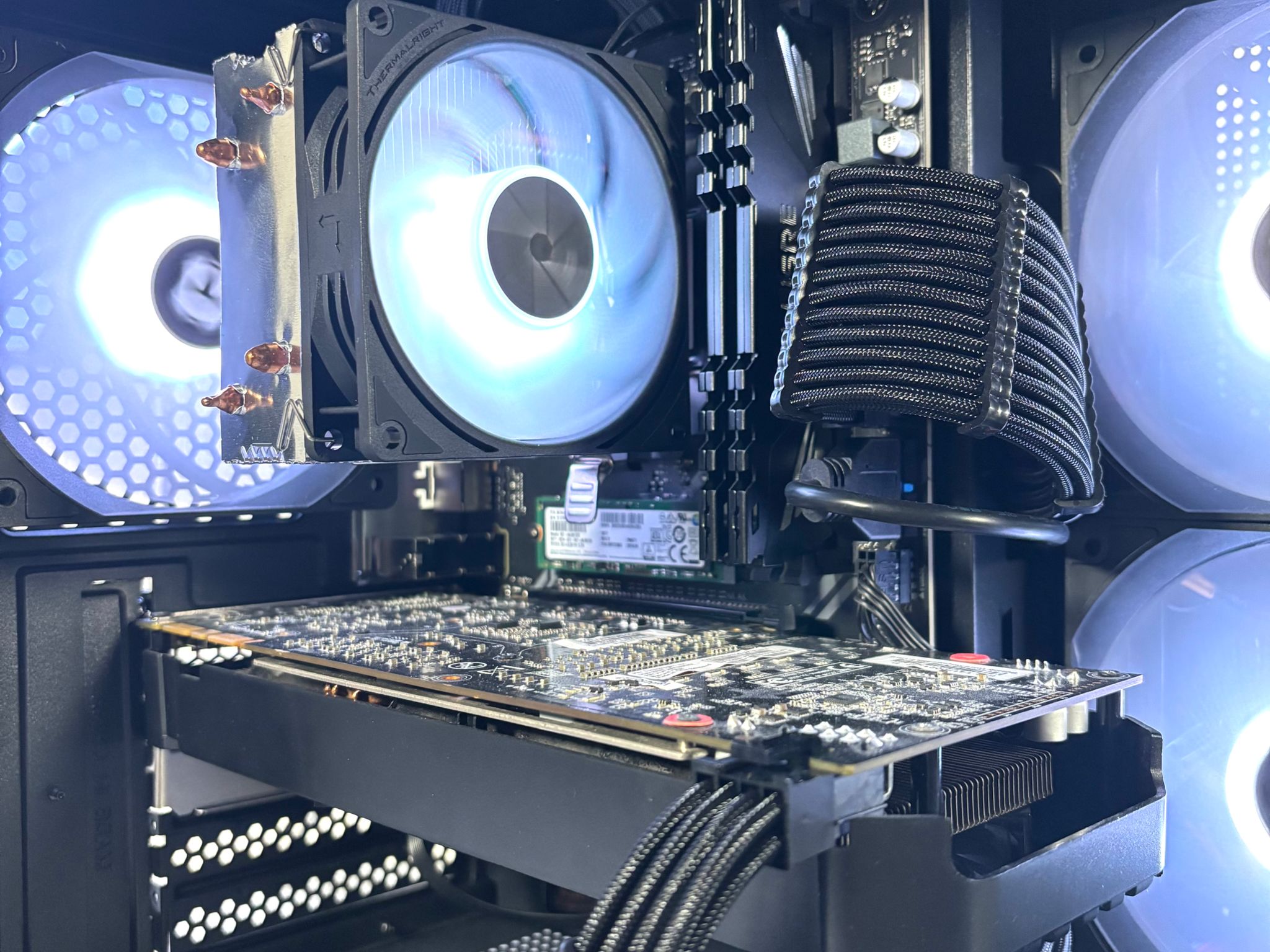 ⚪️⚫️ | Ryzen 5 2600 + GTX 1070 8GB | 16GB | WiFi INCLUDED